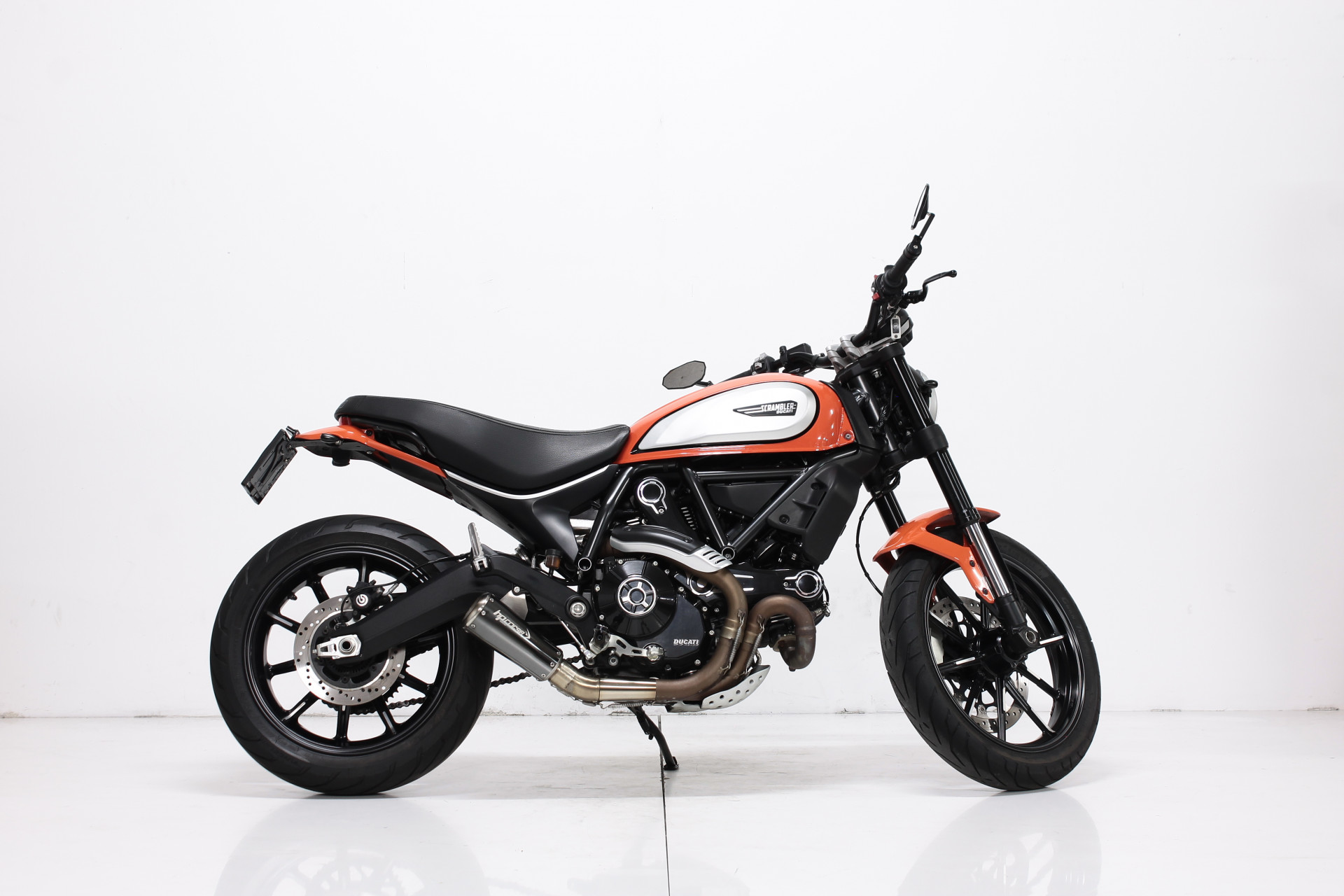 DUCATI Scrambler 803 Icon-showroom-element-1