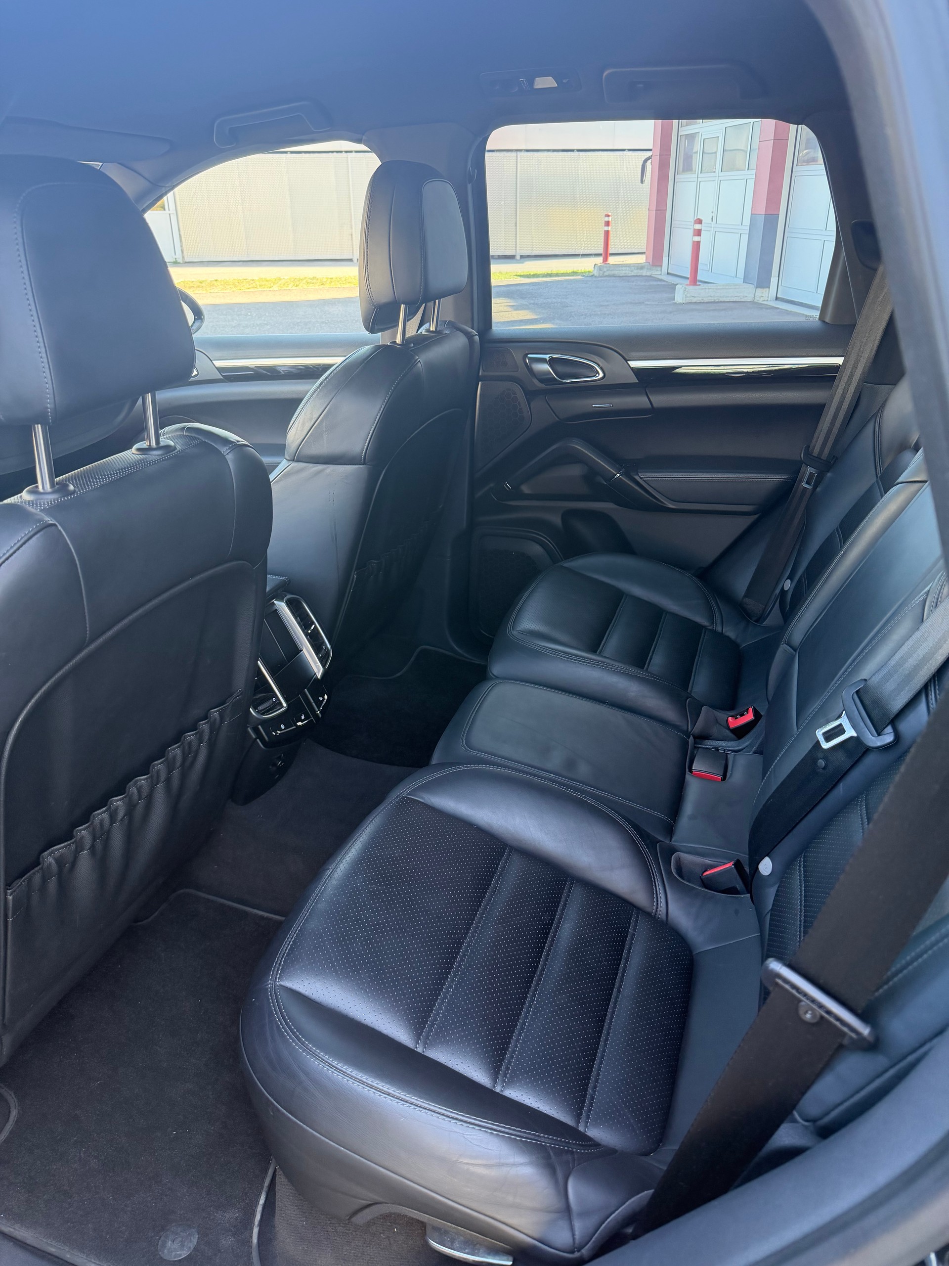 PORSCHE 4.2 V8 TDI S TipT-image-5