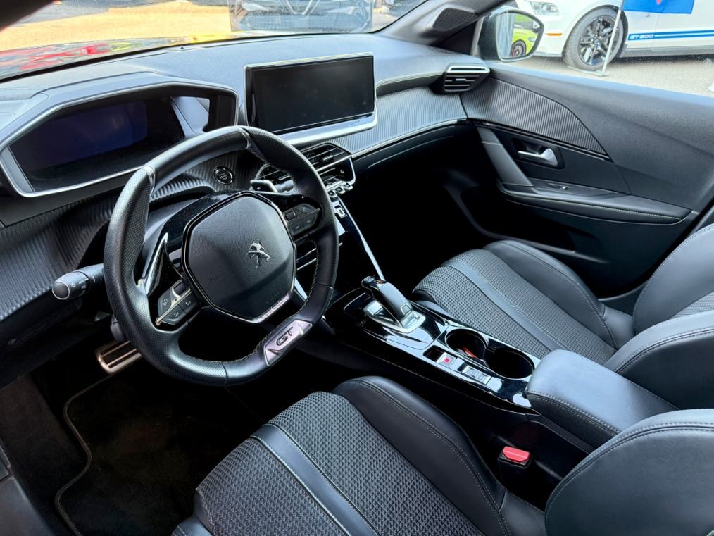 PEUGEOT 208 1.2 PureTech GT Line EAT8-image-3
