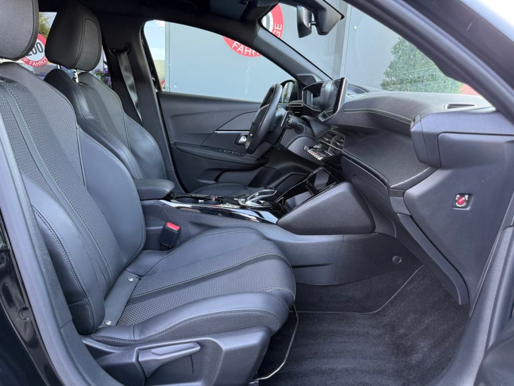 PEUGEOT 208 1.2 PureTech GT Line EAT8-image-6