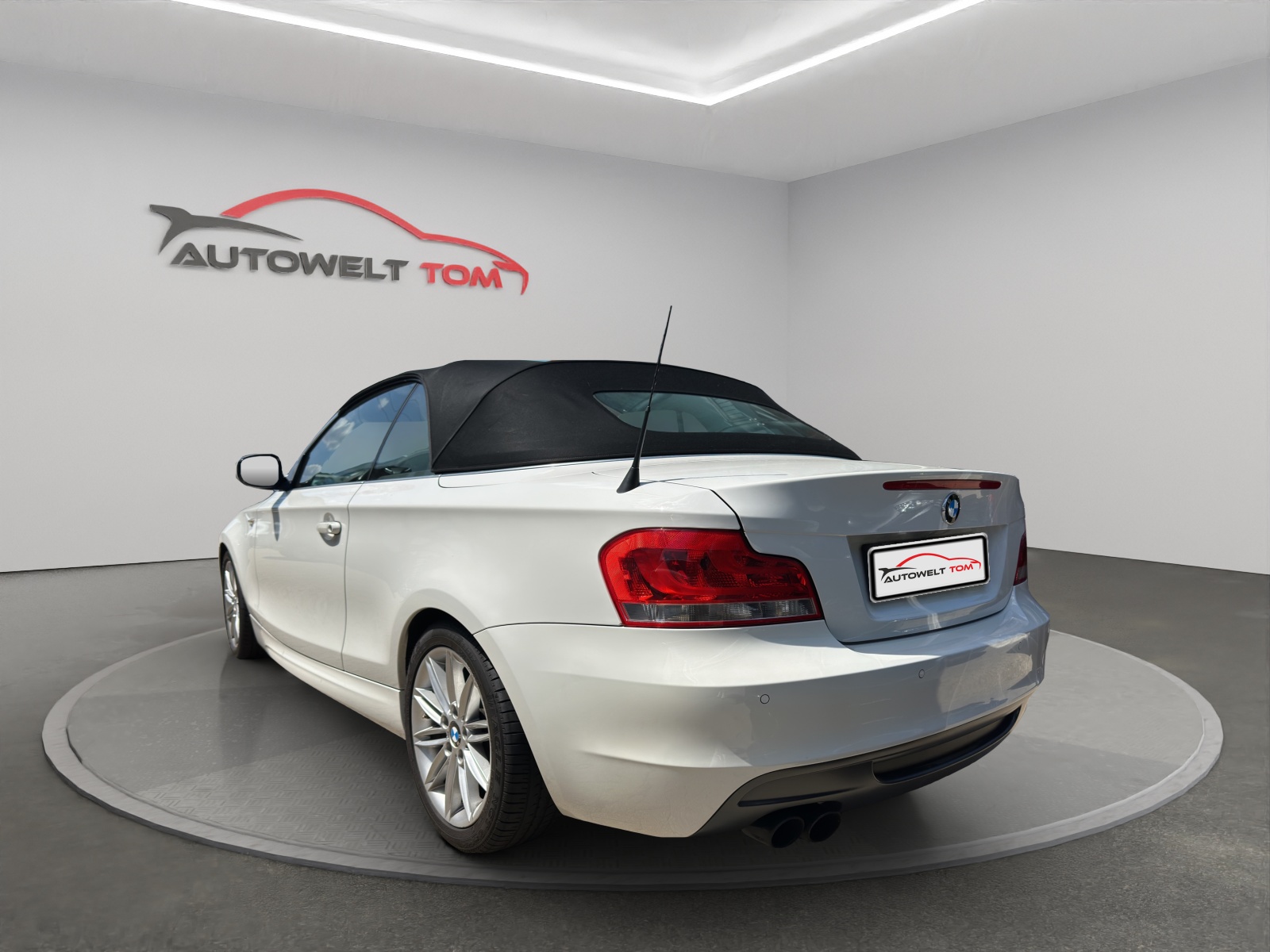 BMW 135i Cabrio DSG M-Sportpaket *Facelift* ** MOTORSCHADEN **-image-2