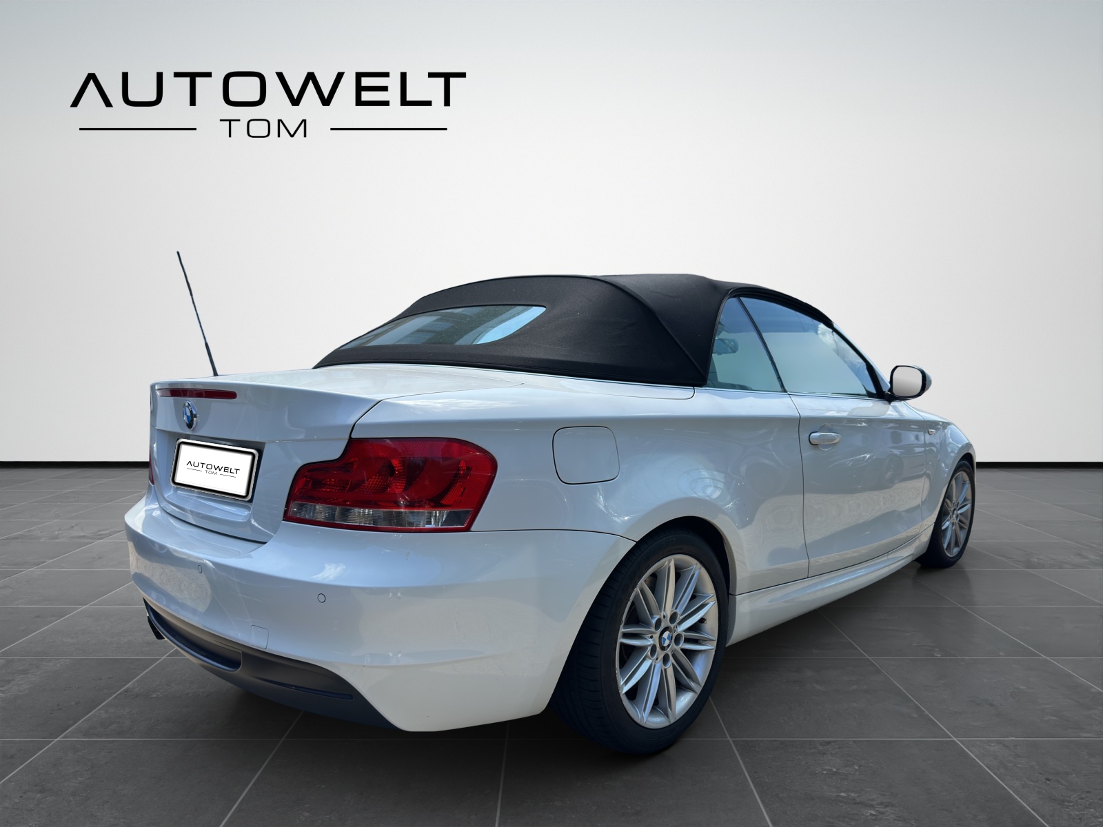 BMW 135i Cabrio DSG M-Sportpaket *Facelift* ** MOTORSCHADEN **-image-3