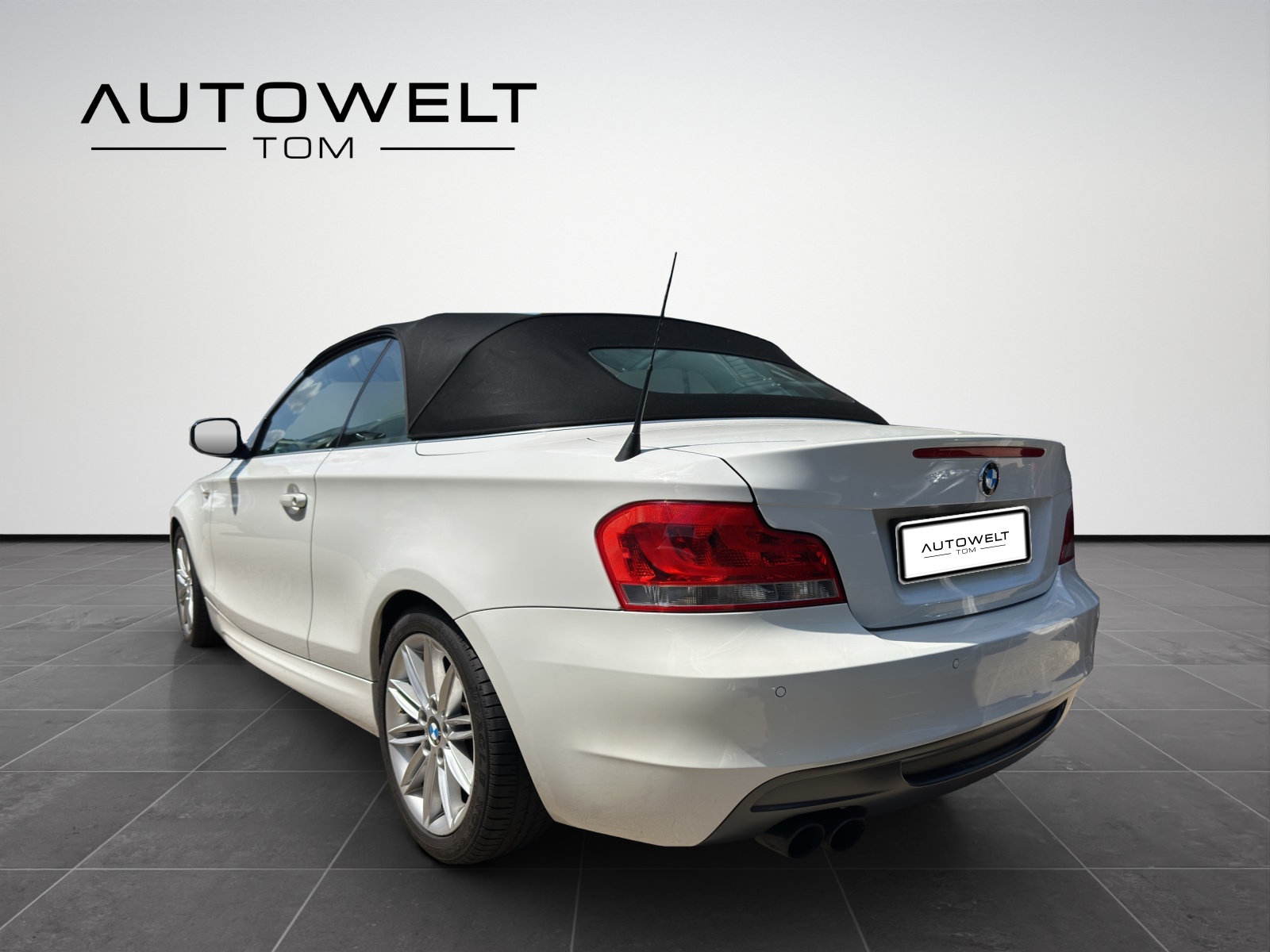 BMW 135i Cabrio DSG M-Sportpaket *Facelift* ** MOTORSCHADEN **-image-2