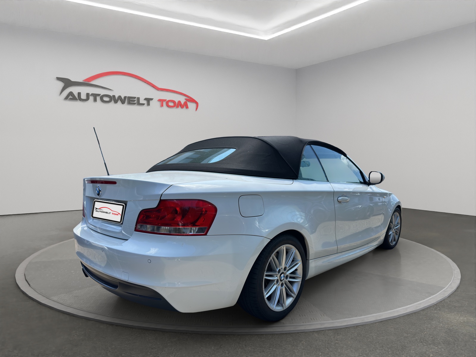 BMW 135i Cabrio DSG M-Sportpaket *Facelift* ** MOTORSCHADEN **-image-3