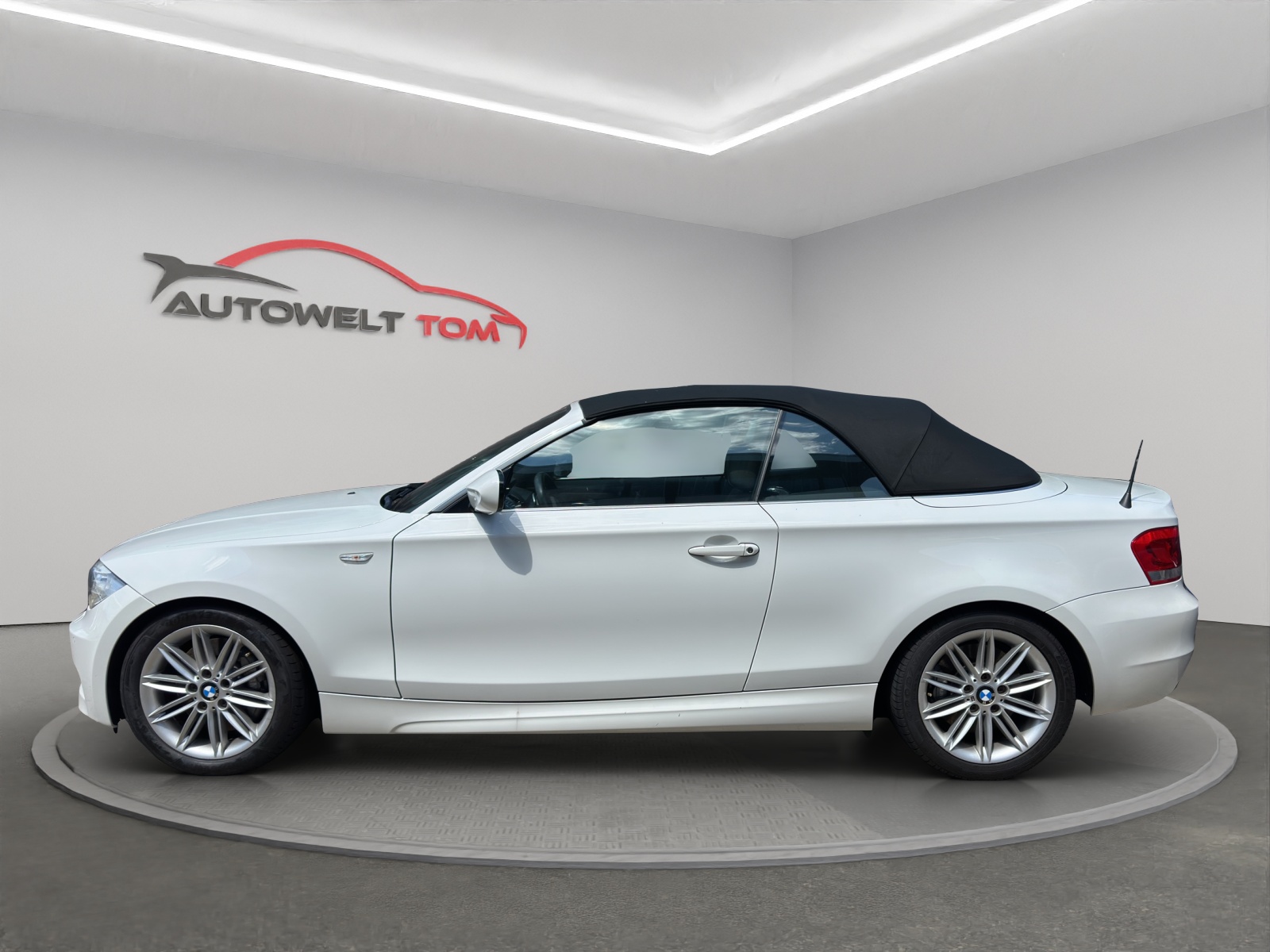 BMW 135i Cabrio DSG M-Sportpaket *Facelift* ** MOTORSCHADEN **-image-1
