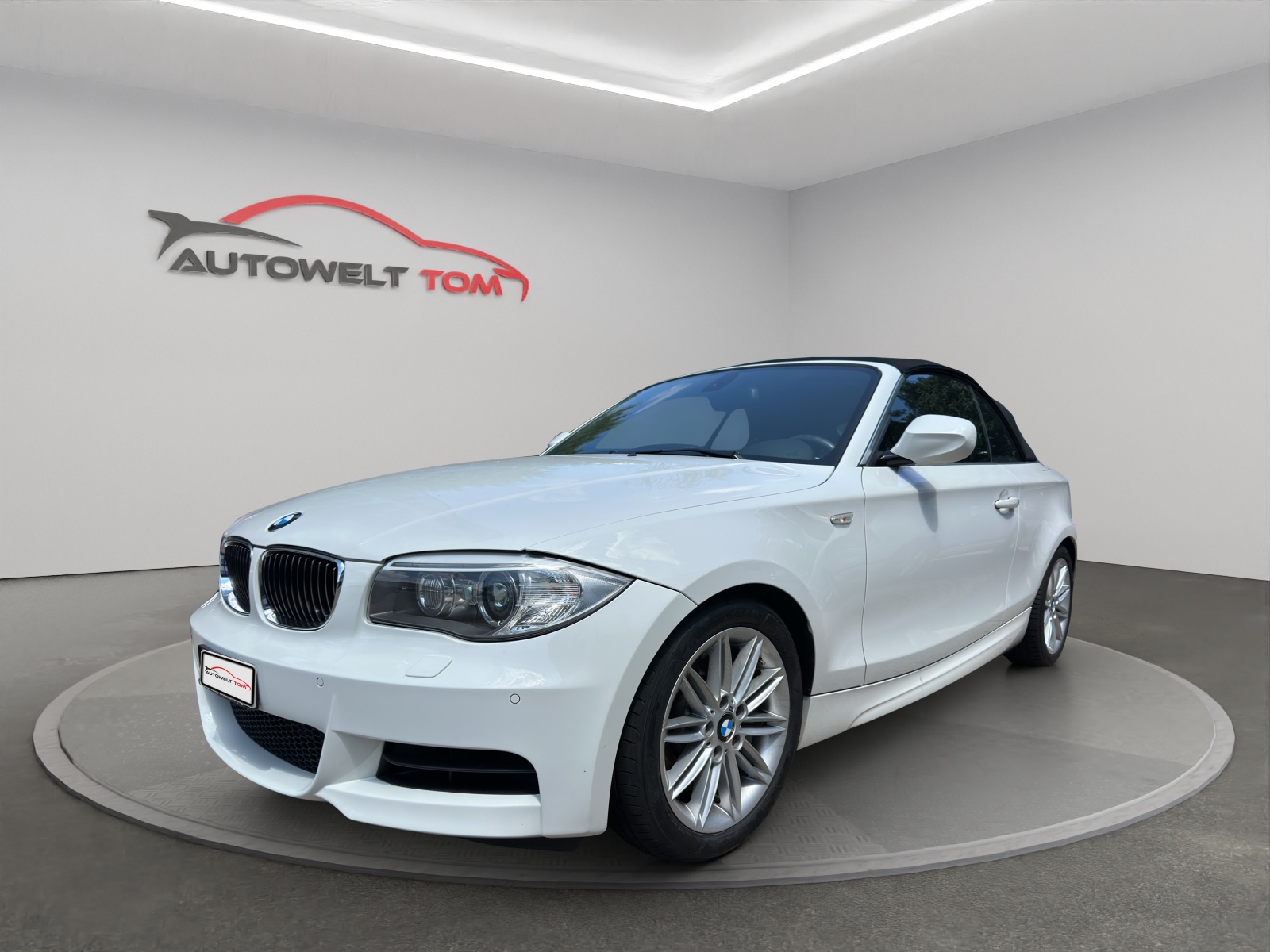 BMW 135i Cabrio DSG M-Sportpaket *Facelift* ** MOTORSCHADEN **-image-0