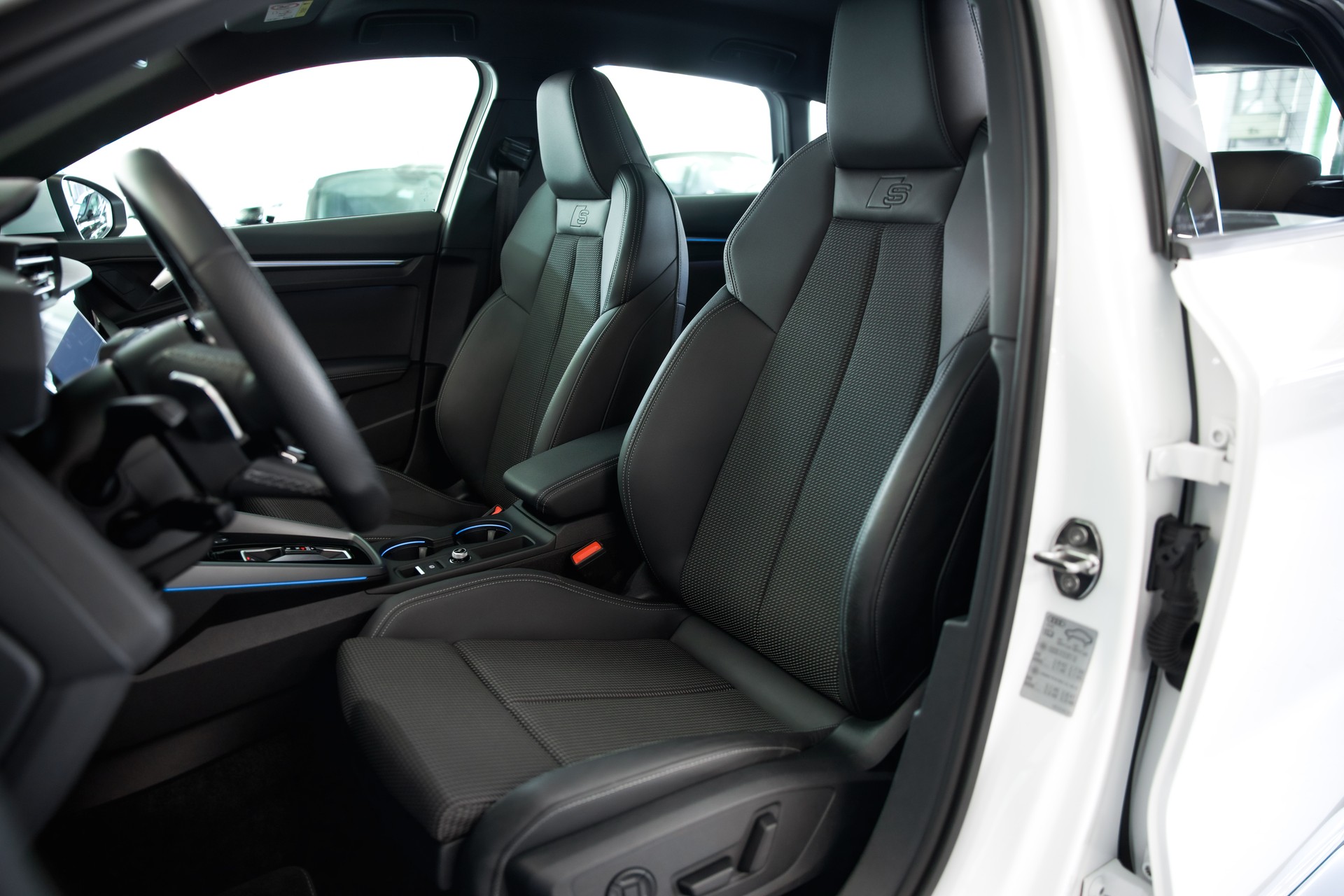 AUDI S3 Sportback TFSI quattro S-tronic-image-19