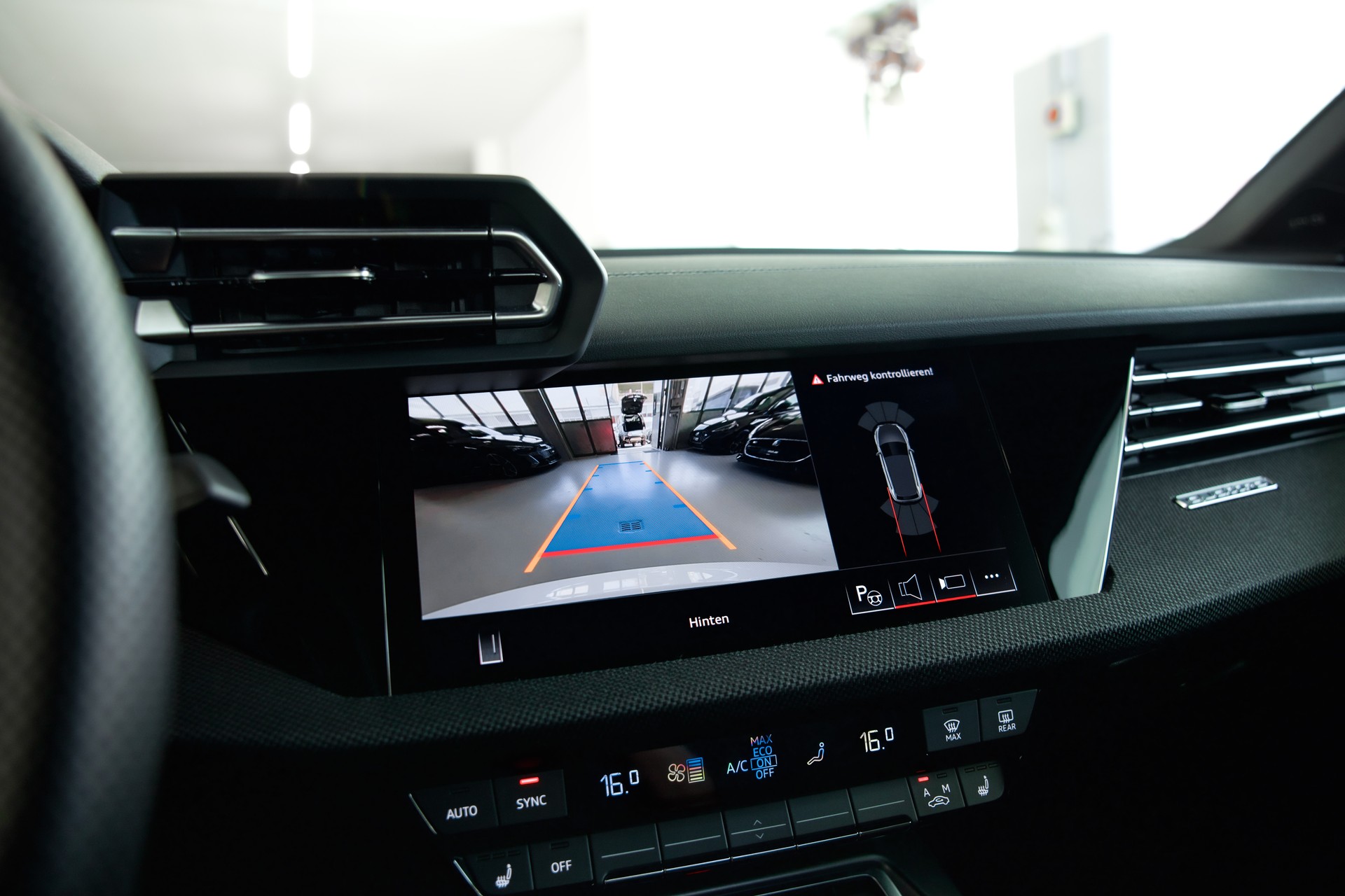 AUDI S3 Sportback TFSI quattro S-tronic-image-29