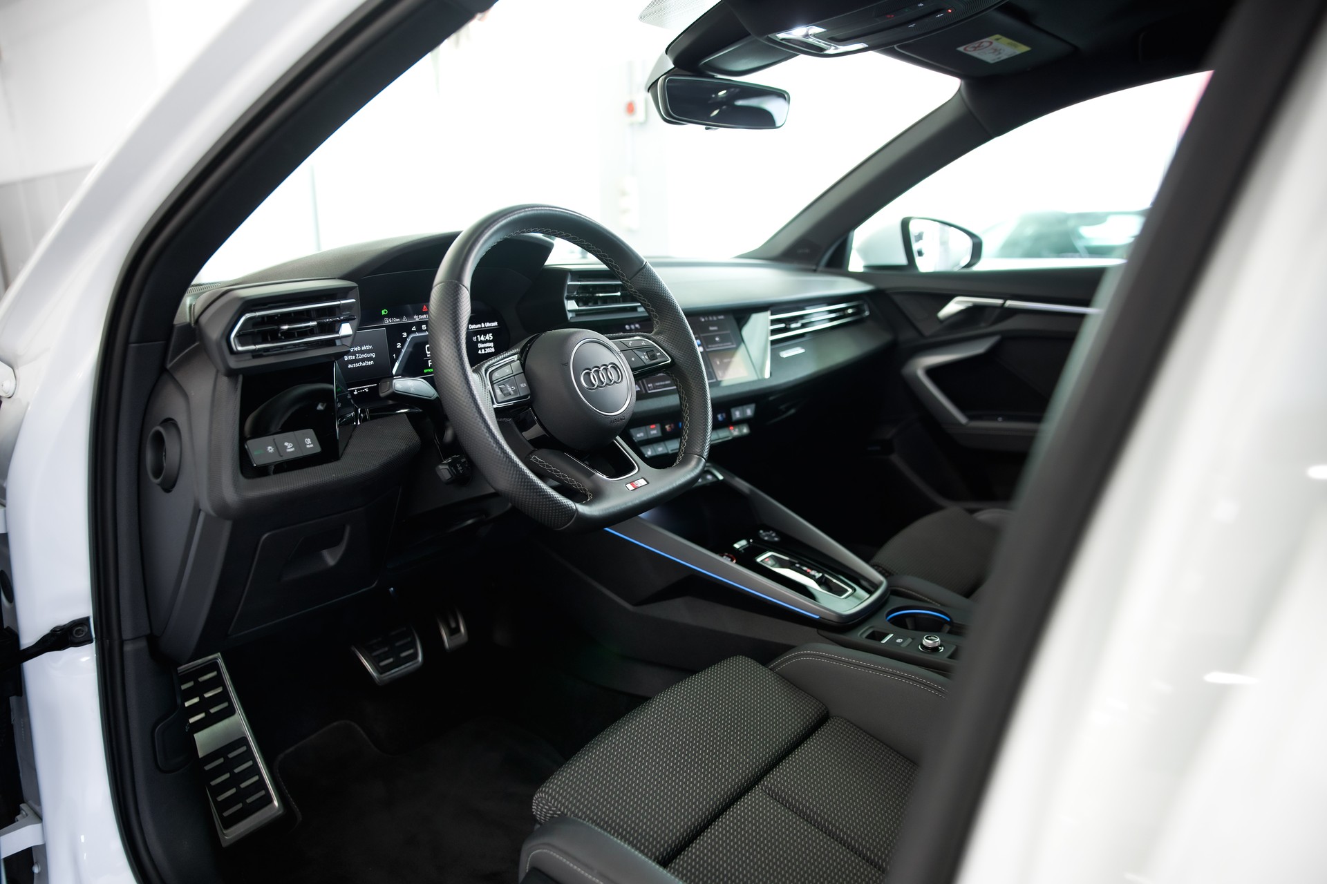 AUDI S3 Sportback TFSI quattro S-tronic-image-17
