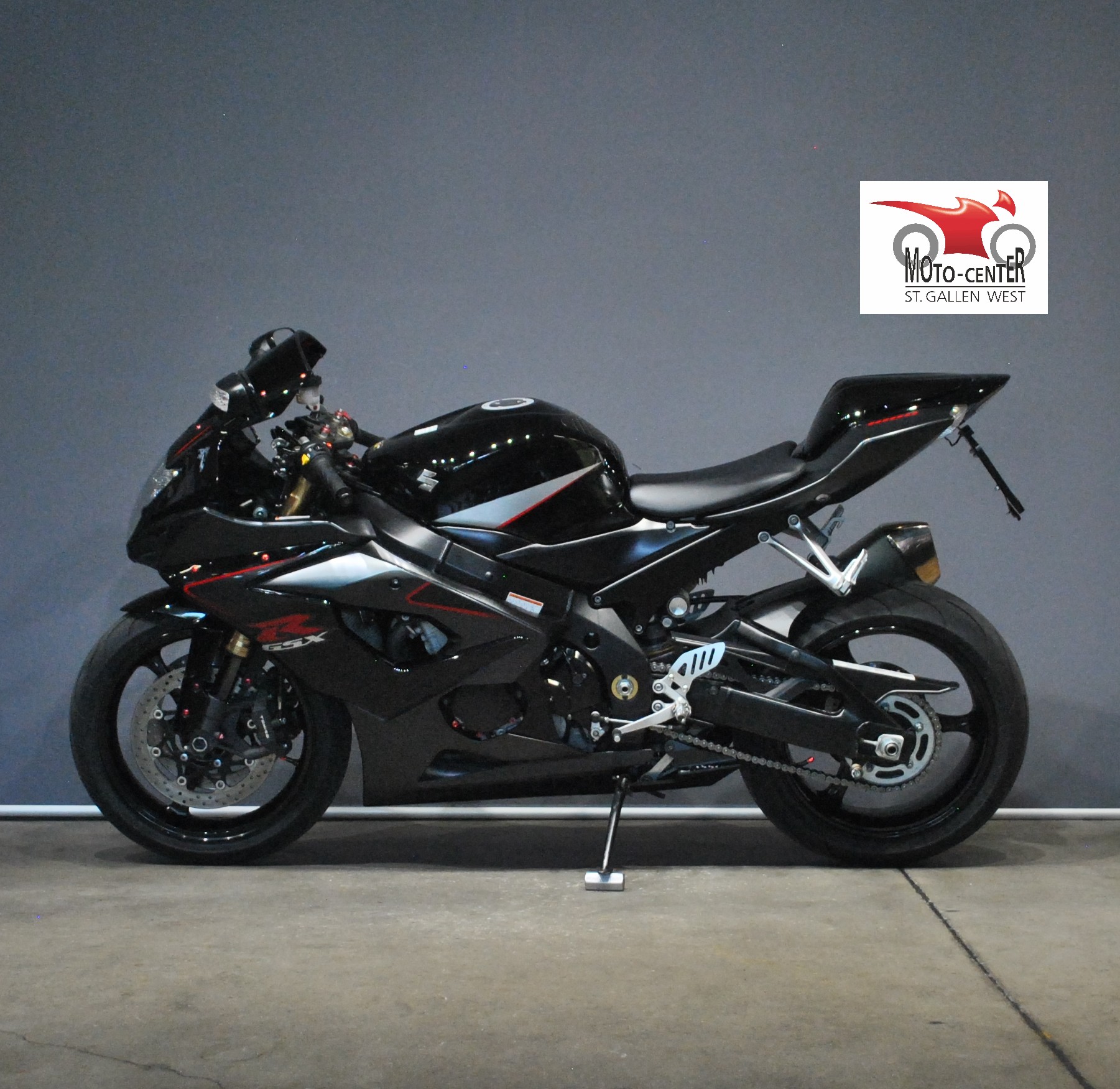 SUZUKI GSX-R 1000-showroom-element-2