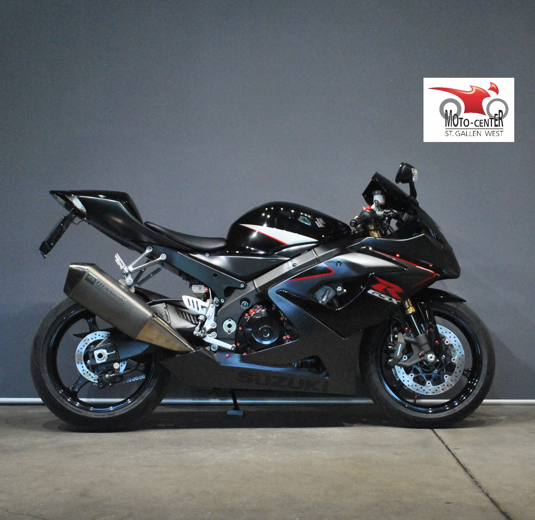SUZUKI GSX-R 1000-showroom-element-1