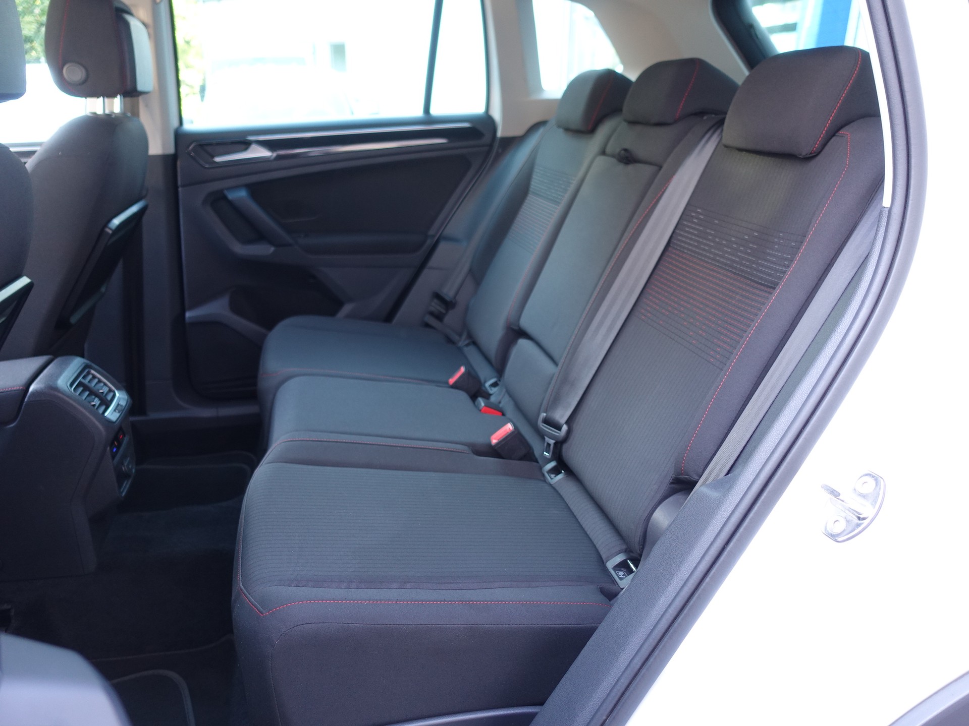 VW Tiguan 2.0 TDI SCR Sound 4Motion-image-16