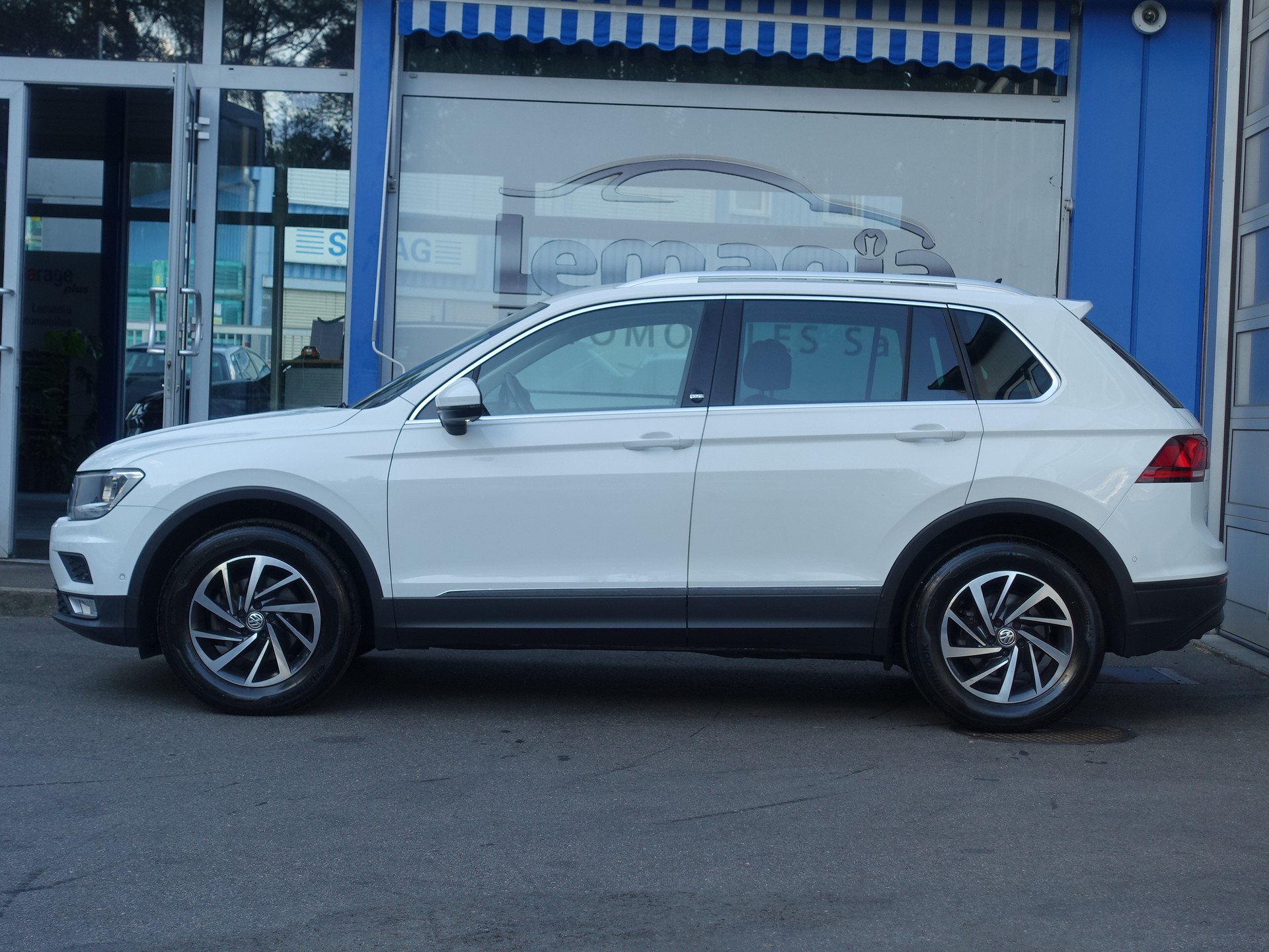 VW Tiguan 2.0 TDI SCR Sound 4Motion-image-6