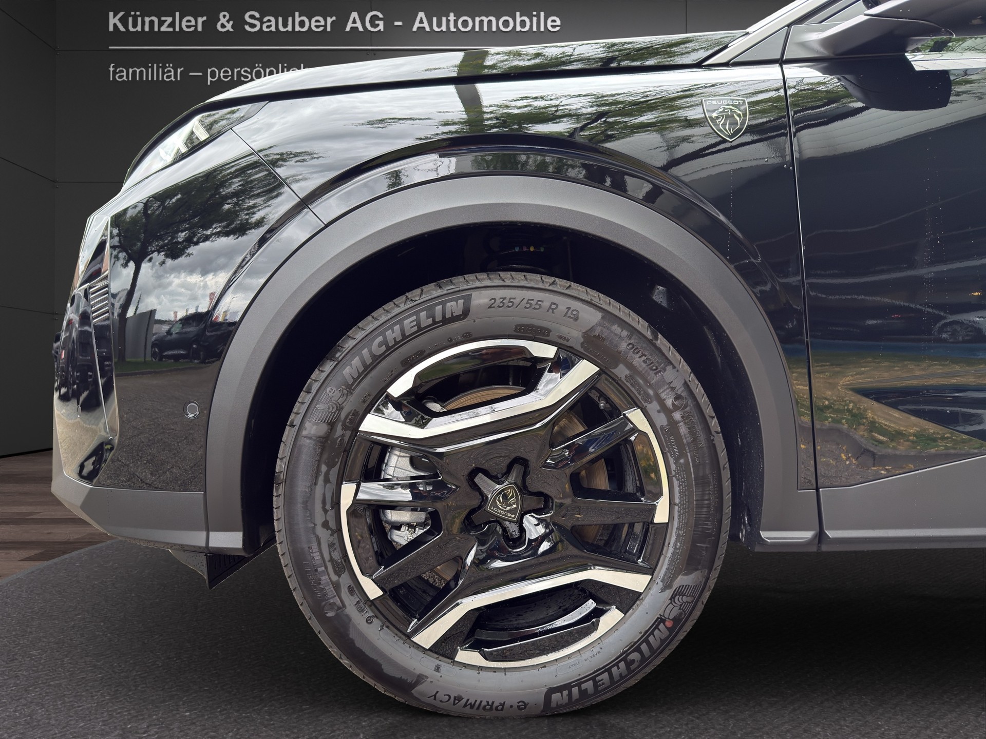 PEUGEOT 5008 195 Plug-in Hybrid e-DCS7 GT-showroom-element-3