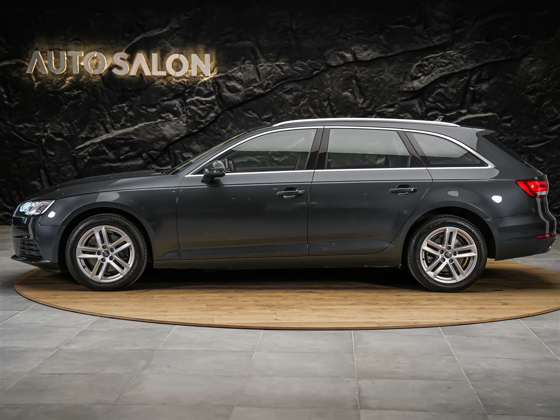 AUDI A4 Avant 2.0 TDI S-tronic *CH Auto*Tempomat* Sitzheizung*-image-1