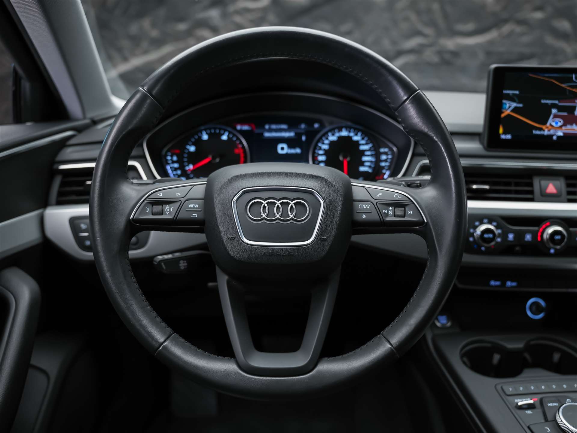AUDI A4 Avant 2.0 TDI S-tronic *CH Auto*Tempomat* Sitzheizung*-image-24