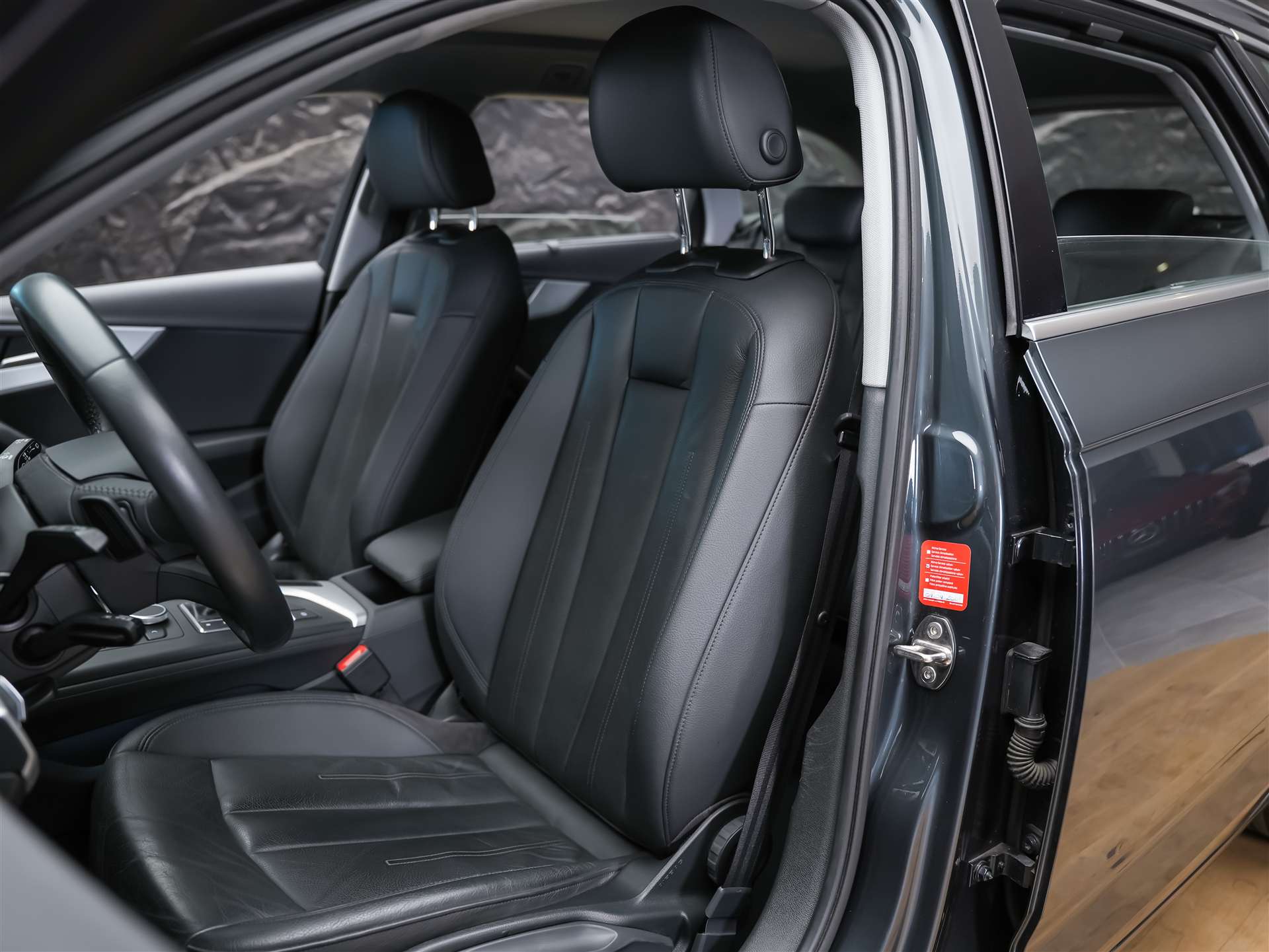 AUDI A4 Avant 2.0 TDI S-tronic *CH Auto*Tempomat* Sitzheizung*-image-8