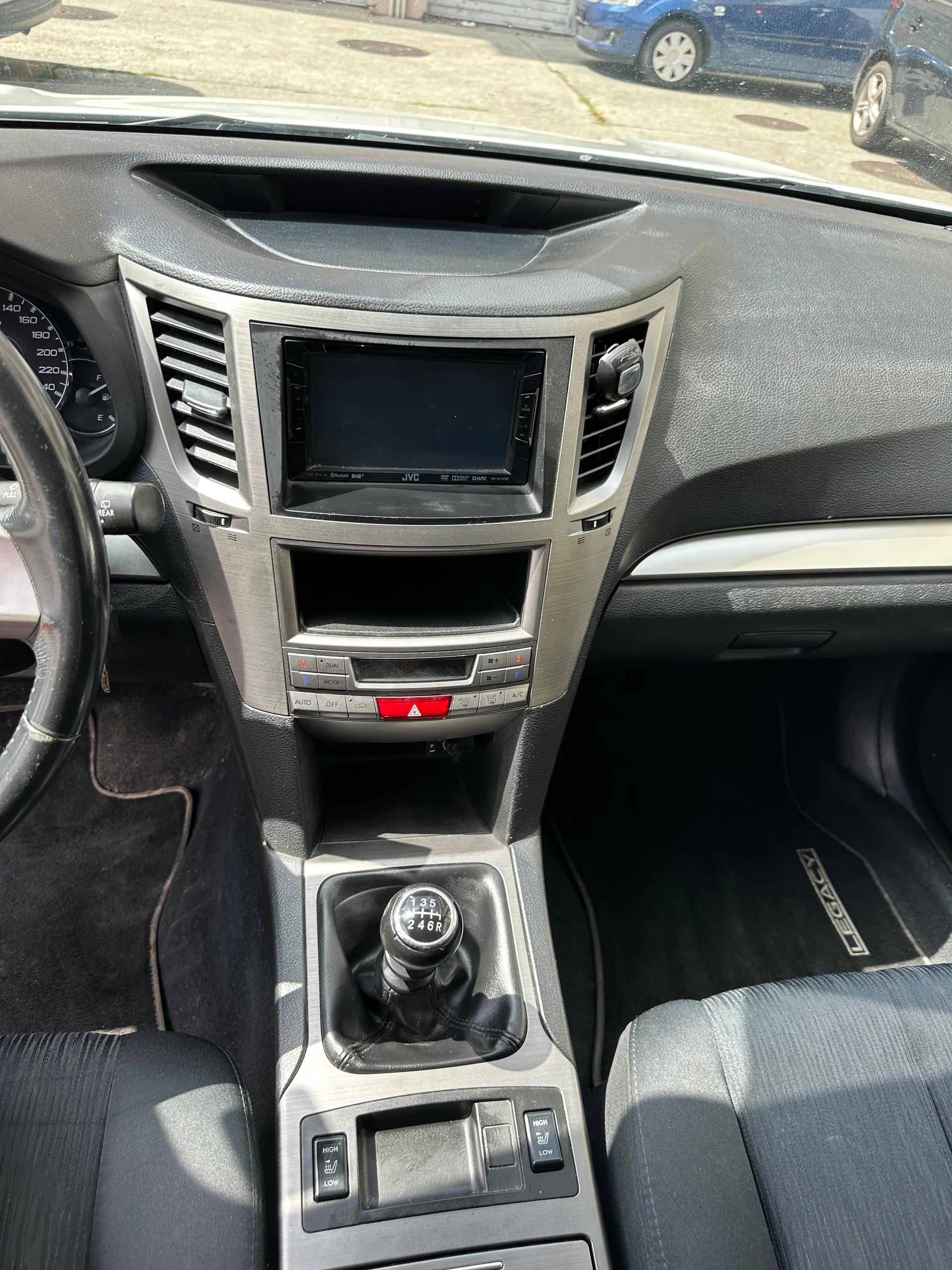 SUBARU Legacy 2.0i Swiss Special AWD-image-9