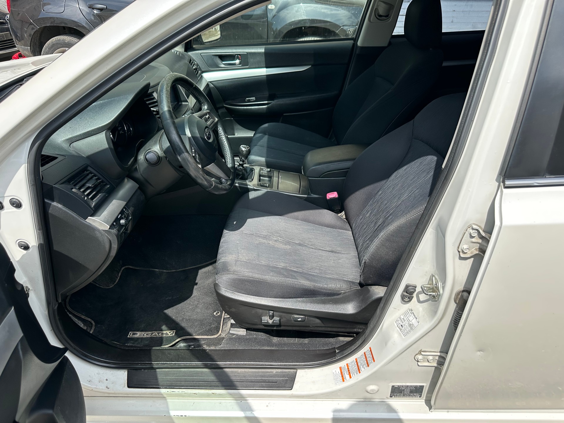 SUBARU Legacy 2.0i Swiss Special AWD-image-8