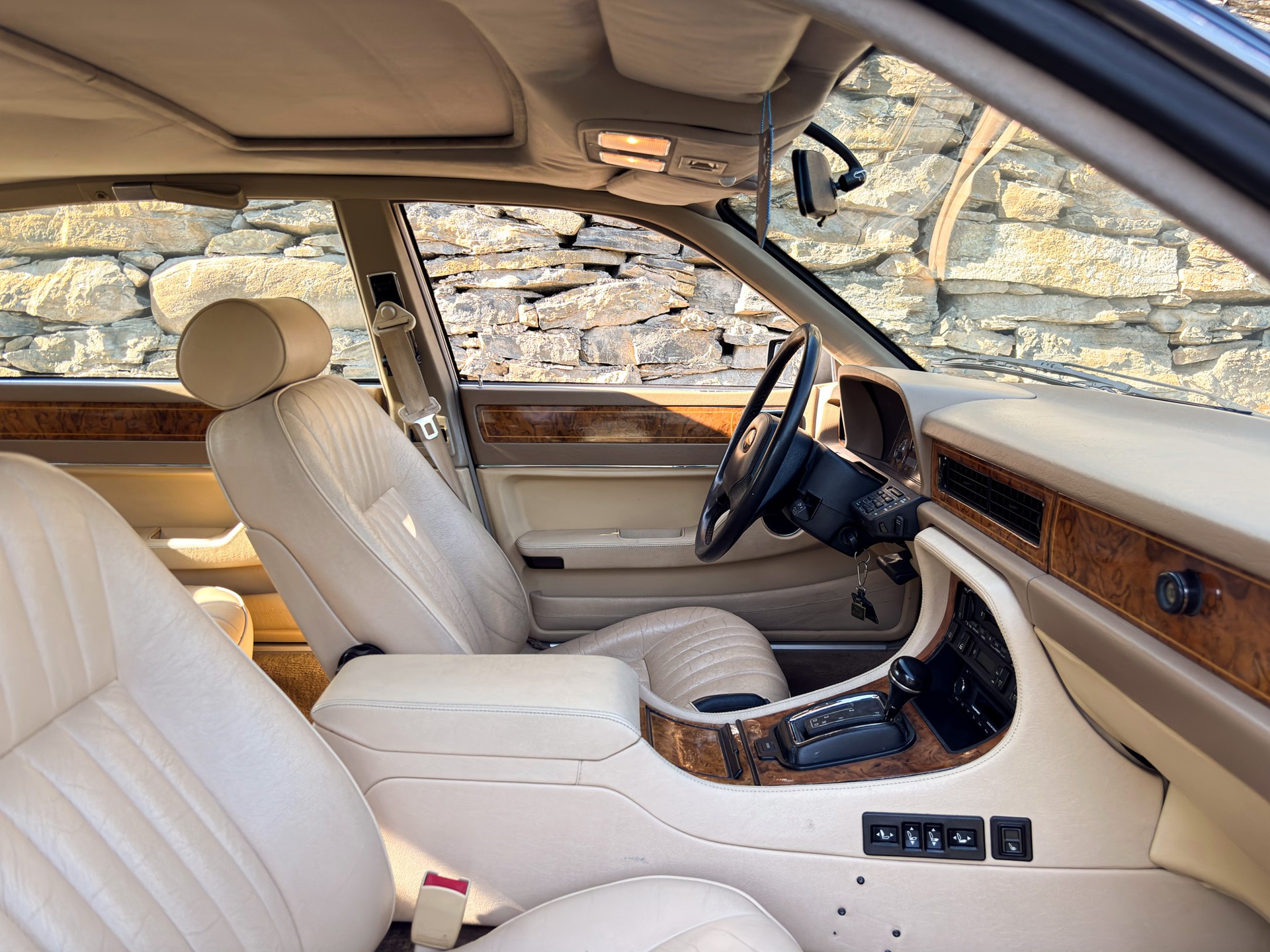 JAGUAR XJ40 4.0 Sovereign-image-10
