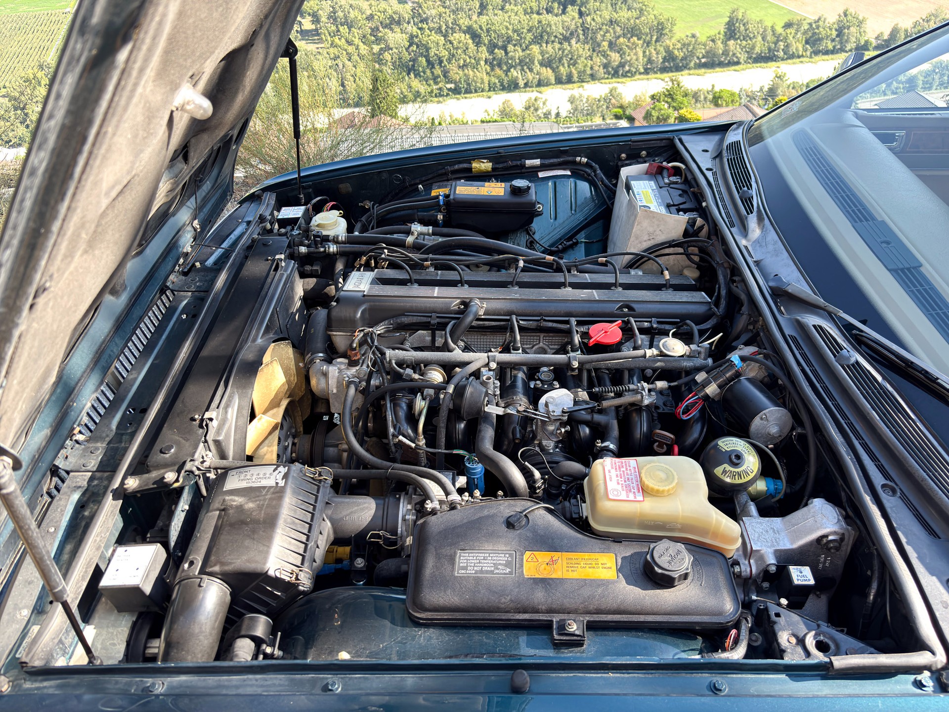 JAGUAR XJ40 4.0 Sovereign-image-16