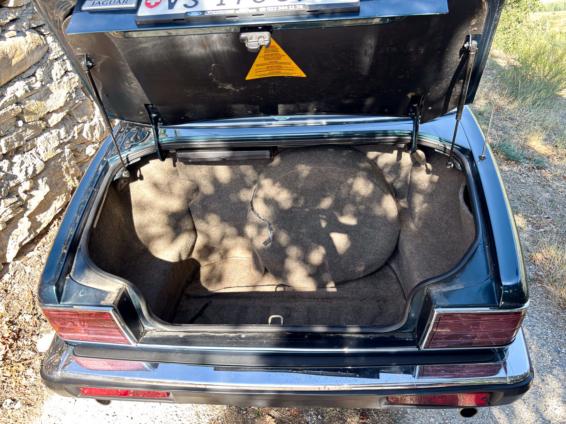 JAGUAR XJ40 4.0 Sovereign-image-17