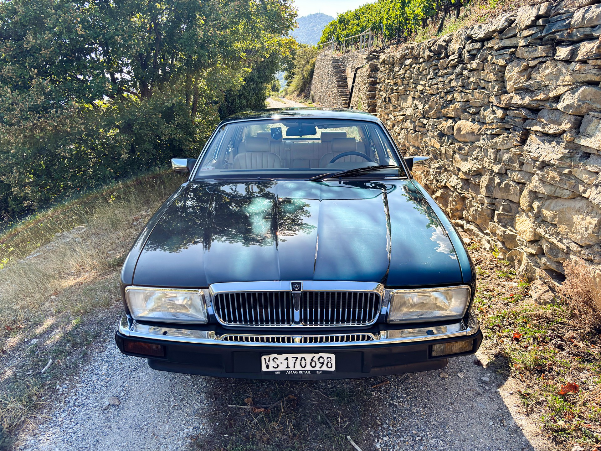 JAGUAR XJ40 4.0 Sovereign-image-1