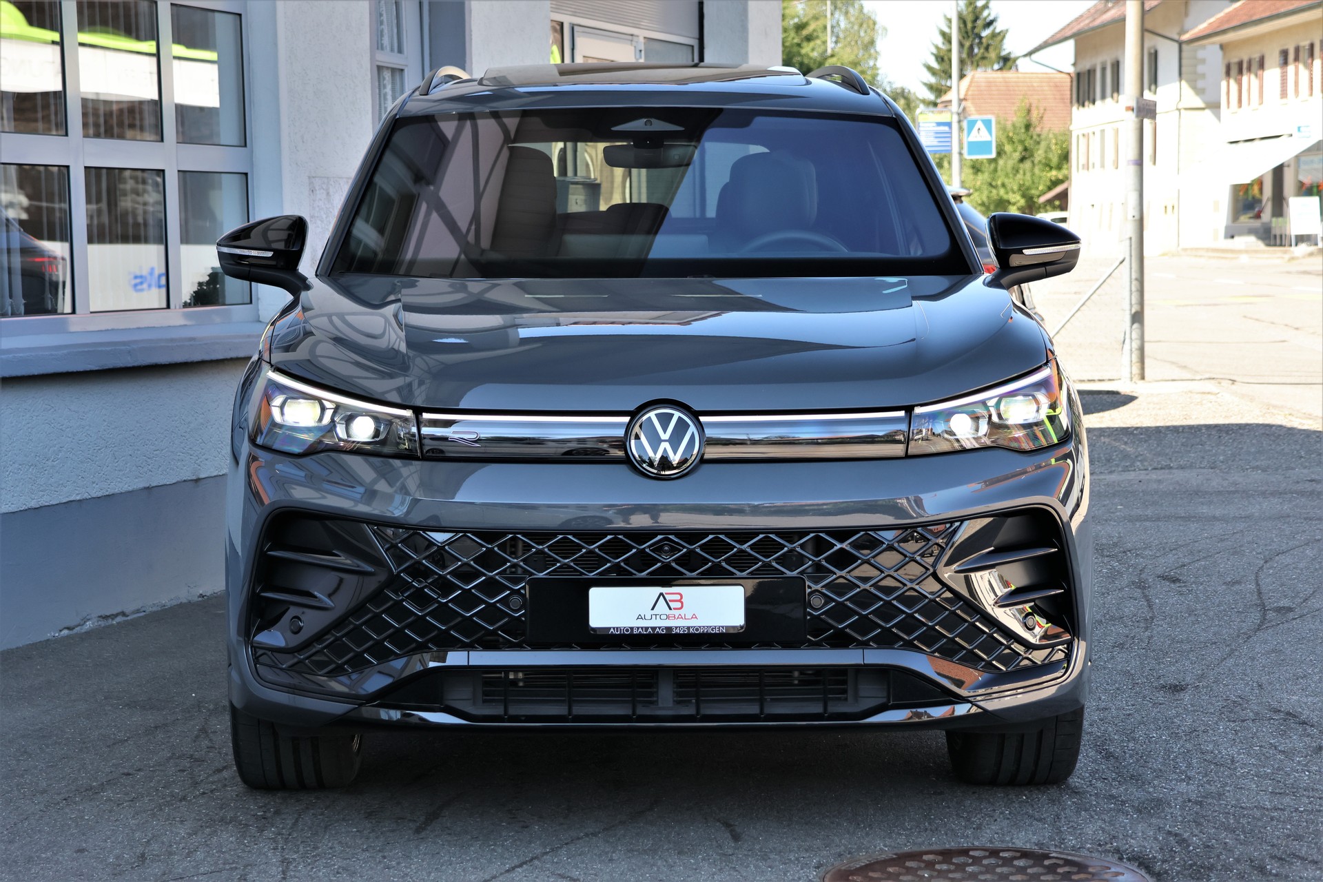 VW Tiguan 2.0 TSI DSG R-Line 4Motion (CH) + 2.3T AHK *BlackStyle*-image-1