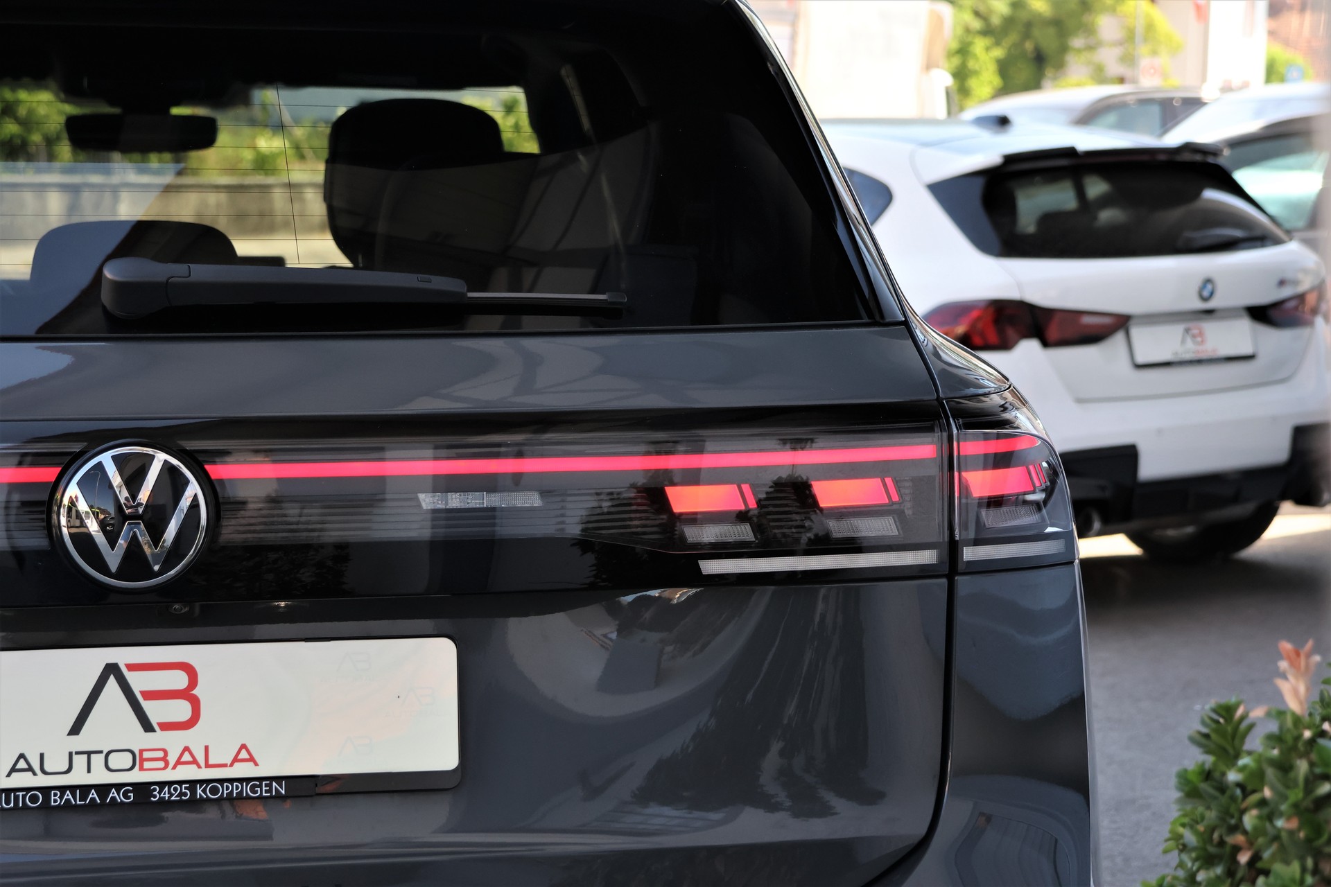 VW Tiguan 2.0 TSI DSG R-Line 4Motion (CH) + 2.3T AHK *BlackStyle*-image-5