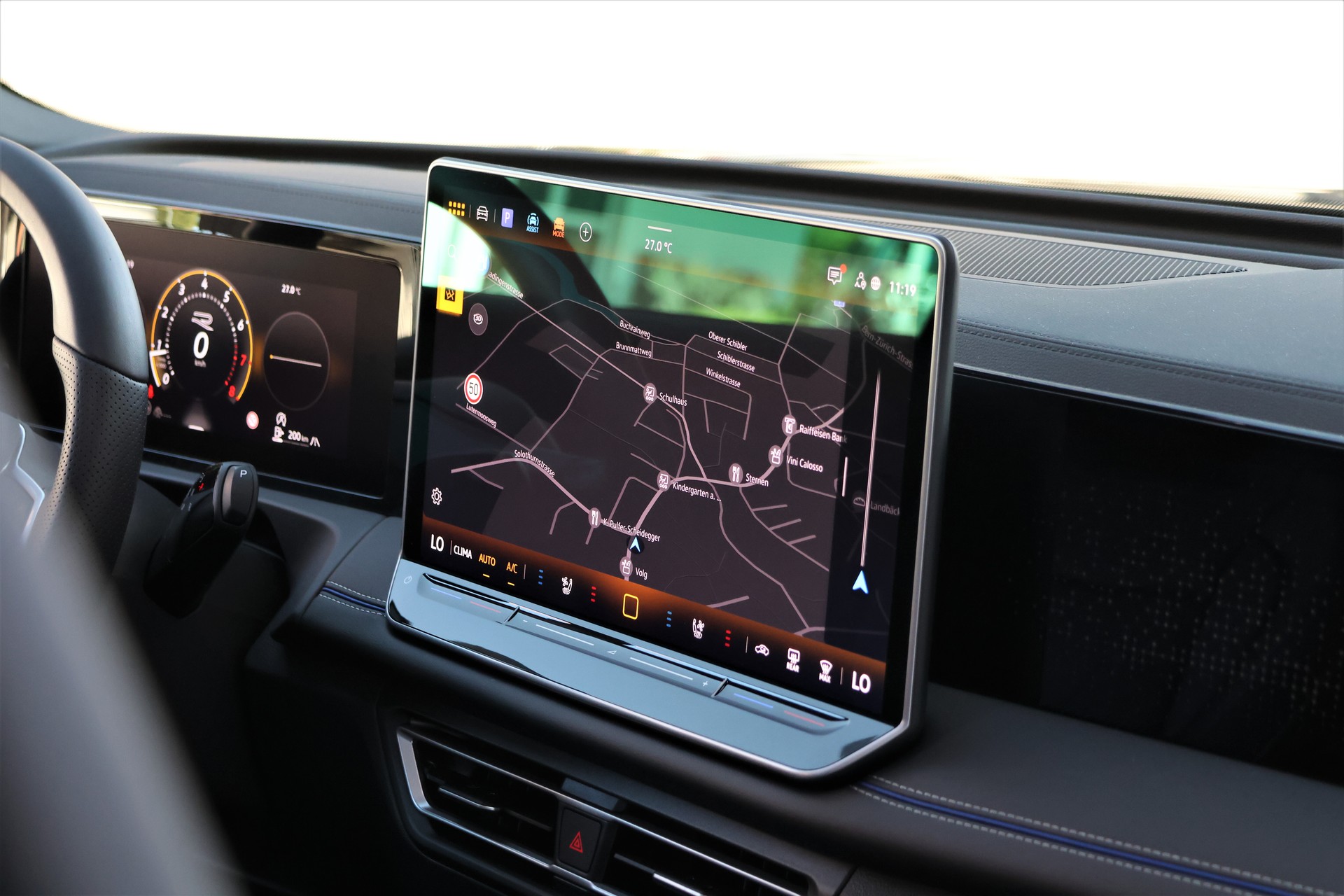VW Tiguan 2.0 TSI DSG R-Line 4Motion (CH) + 2.3T AHK *BlackStyle*-image-23