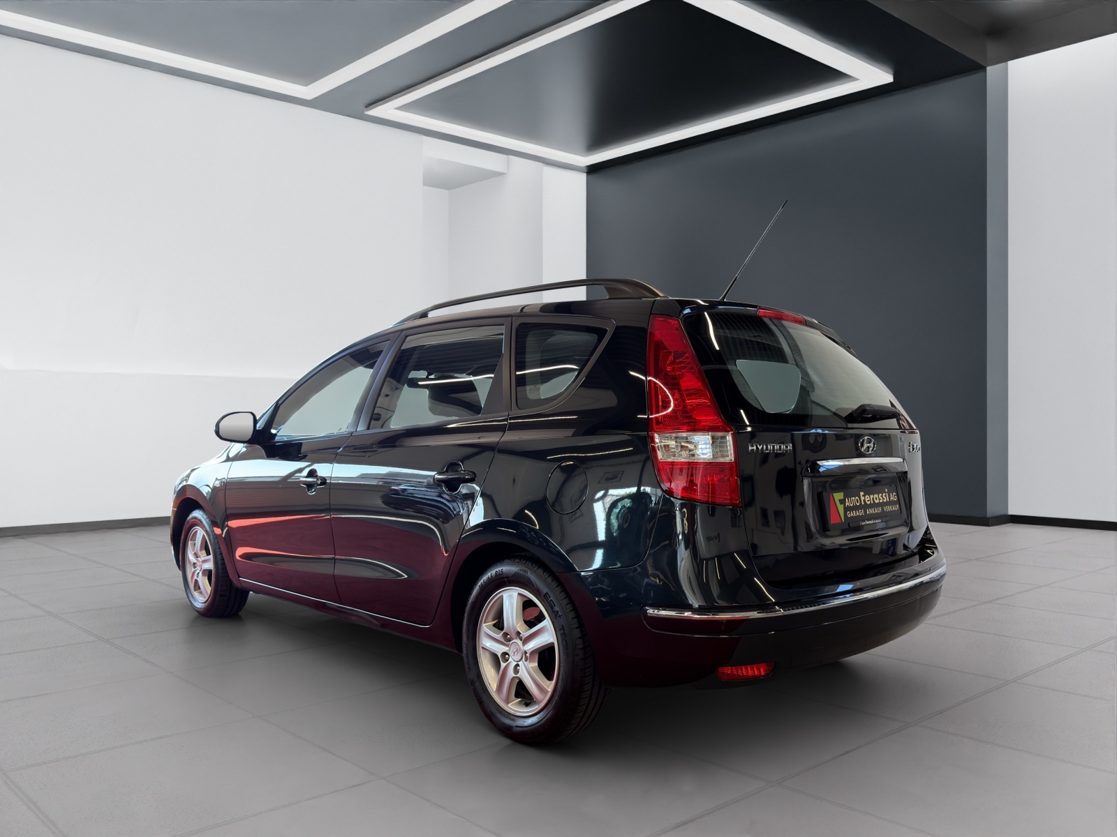 HYUNDAI i30 Wagon 1.6 Style Automatic-image-3
