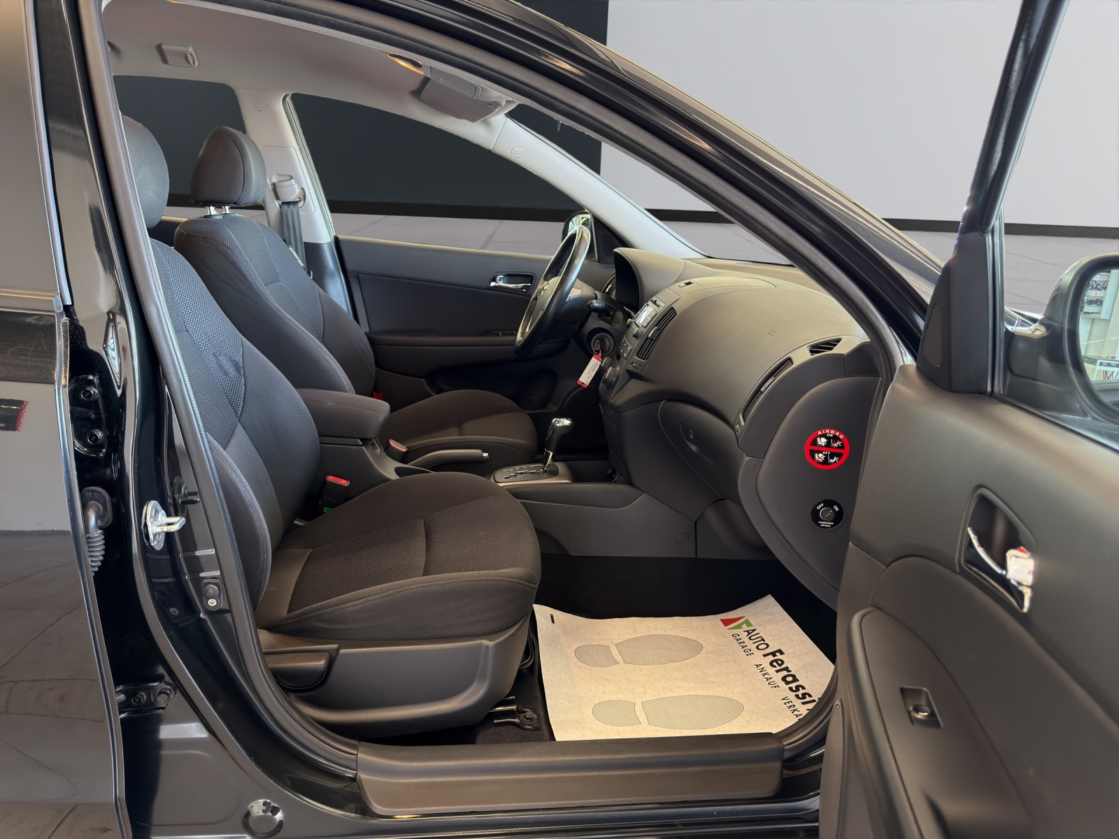 HYUNDAI i30 Wagon 1.6 Style Automatic-image-16