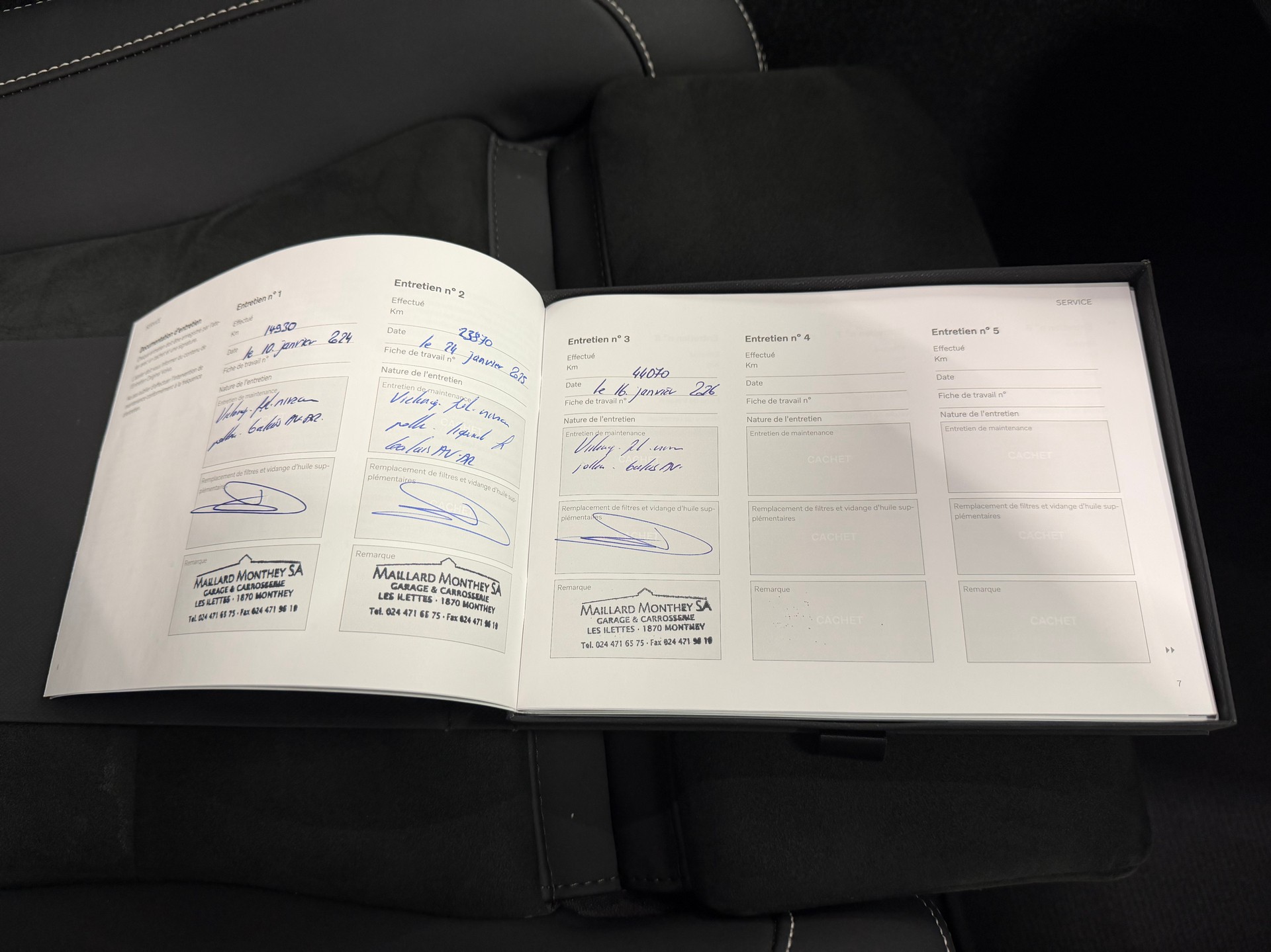 VOLVO XC40 1.5 T4 PiH Plus Dark-image-16