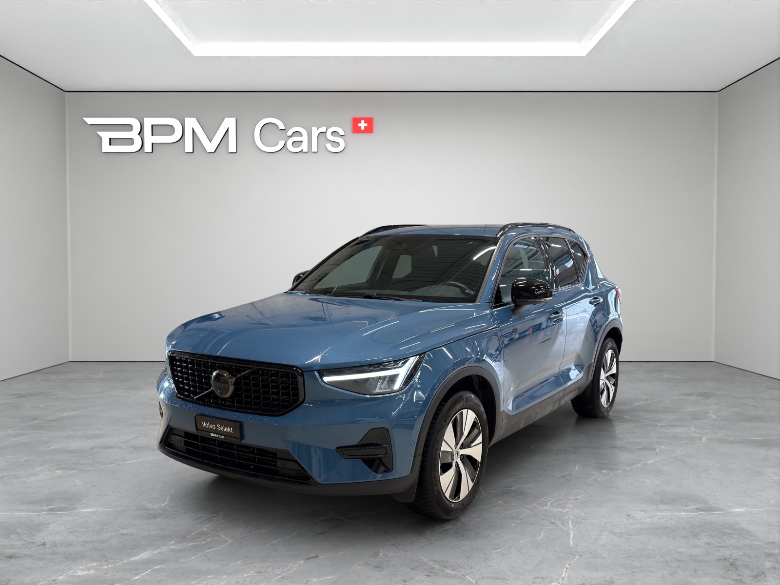 VOLVO XC40 1.5 T4 PiH Plus Dark-image-0