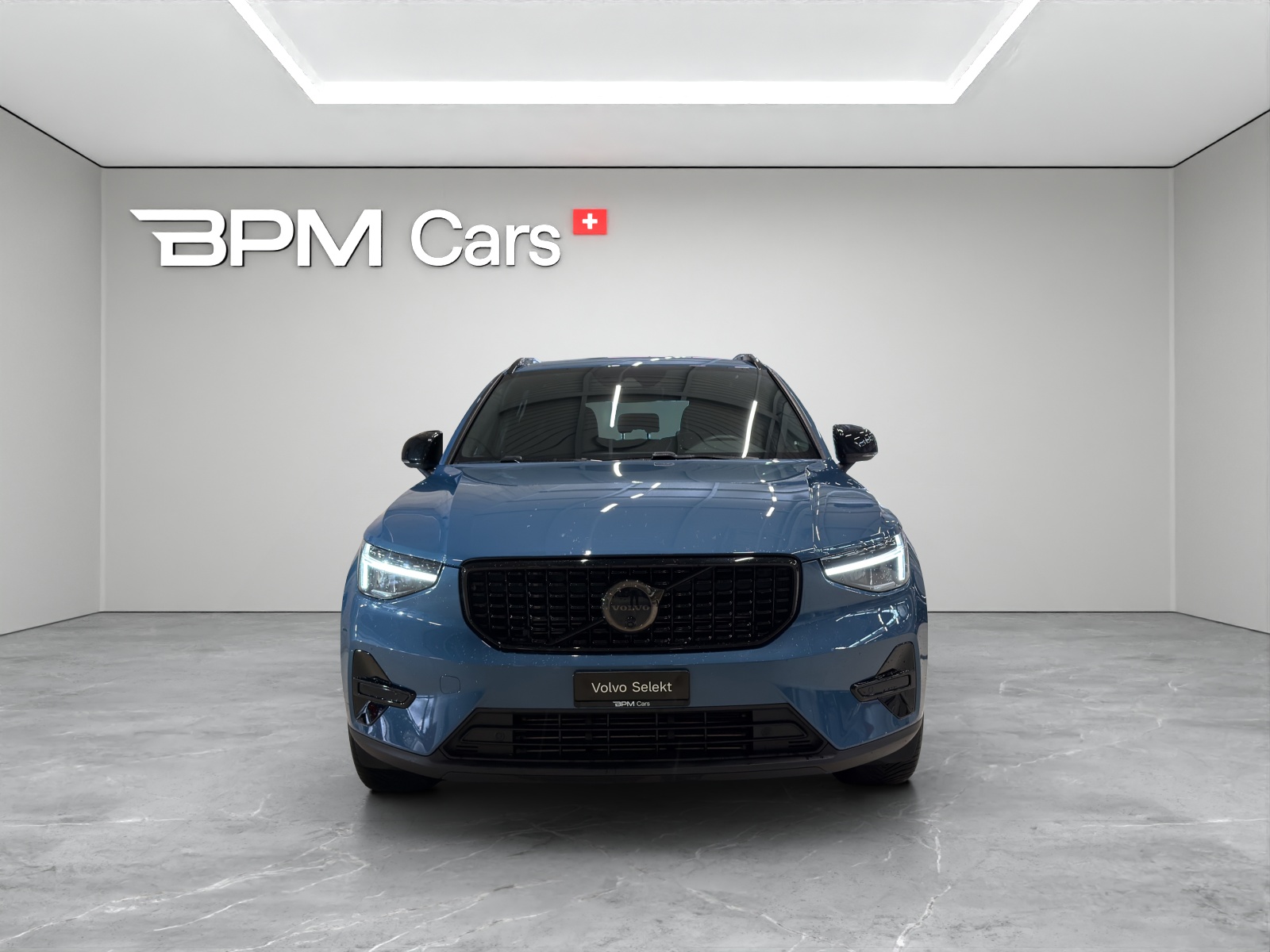 VOLVO XC40 1.5 T4 PiH Plus Dark-image-1