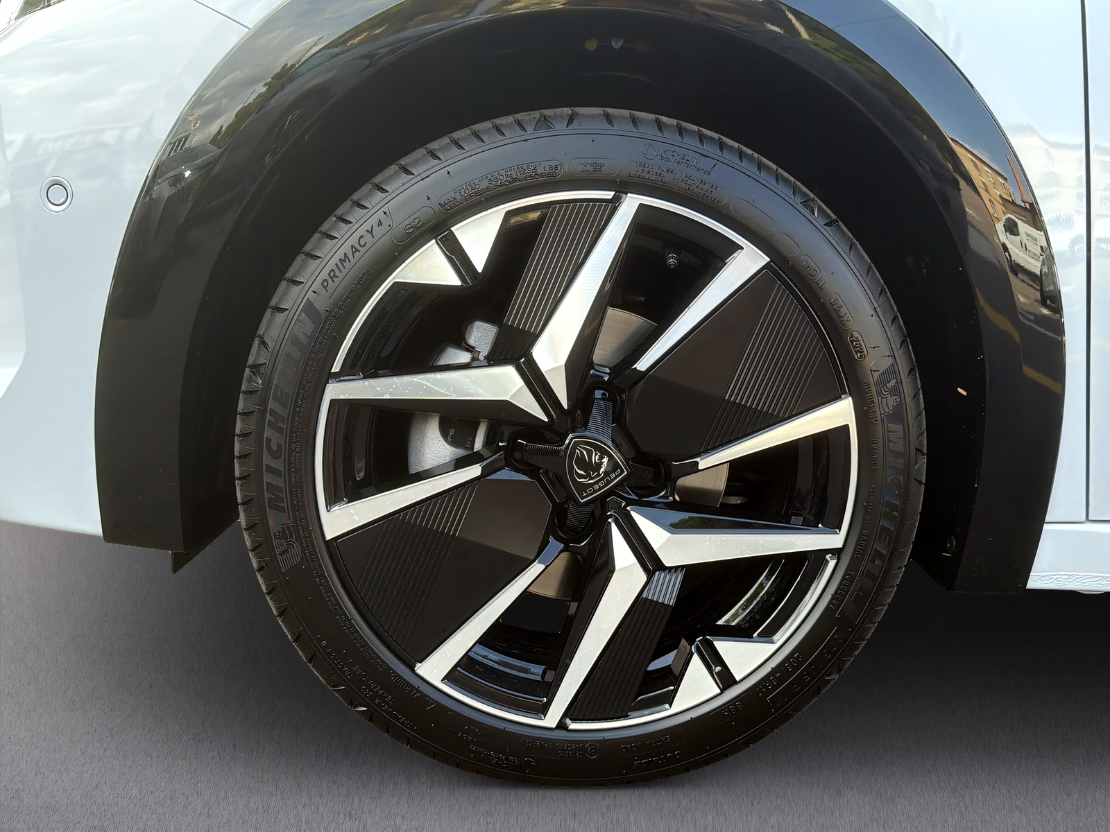 PEUGEOT 208 1.2 Hybrid 145 GT Exclusive-image-20
