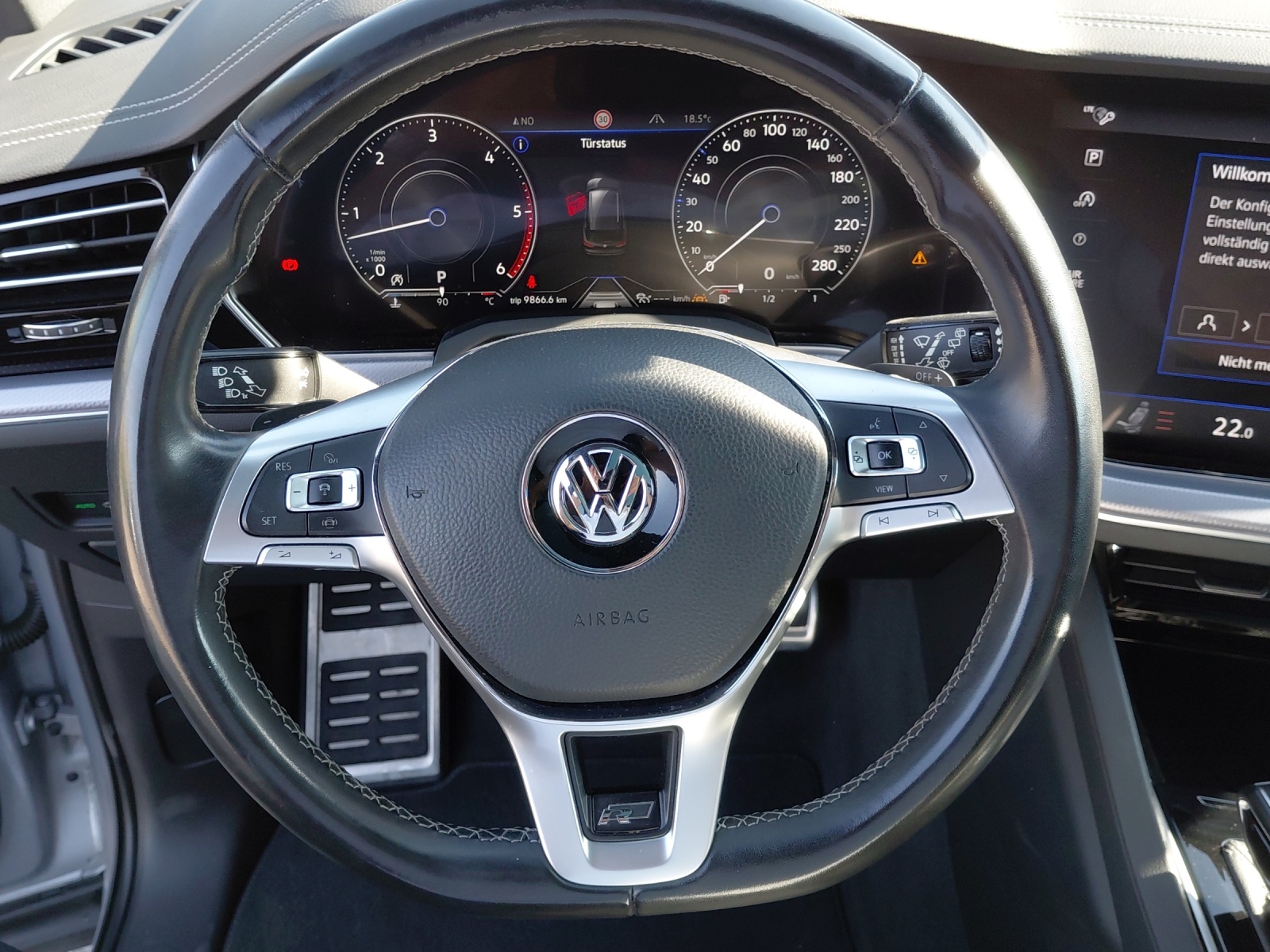 VW Touareg 3.0 TDI R Line Tiptronic-image-9