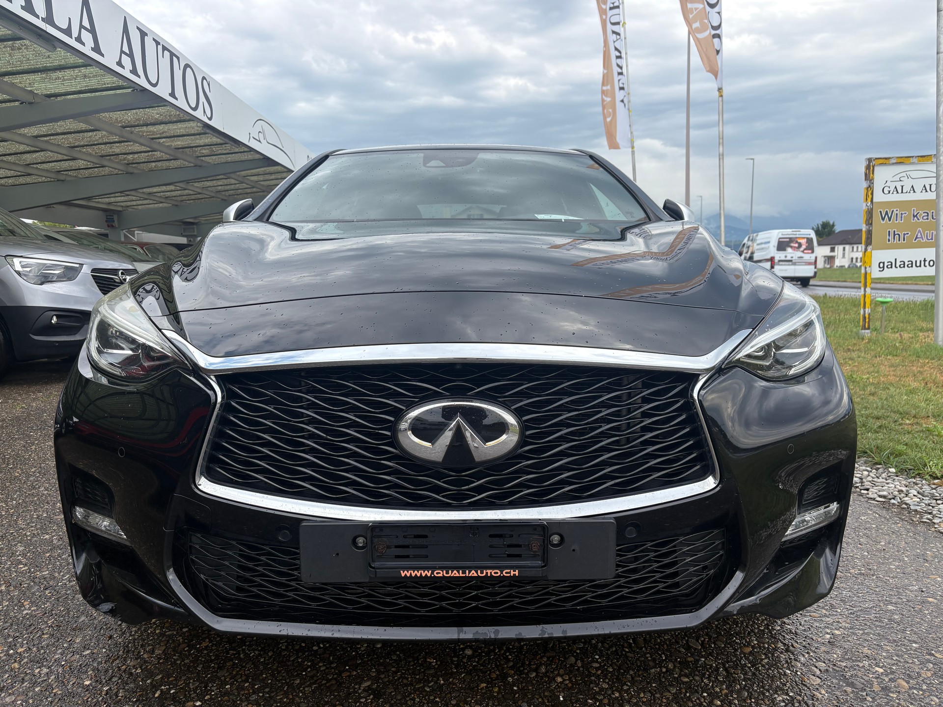 INFINITI Q30 2.2d City Black Edition AWD DCT-image-1