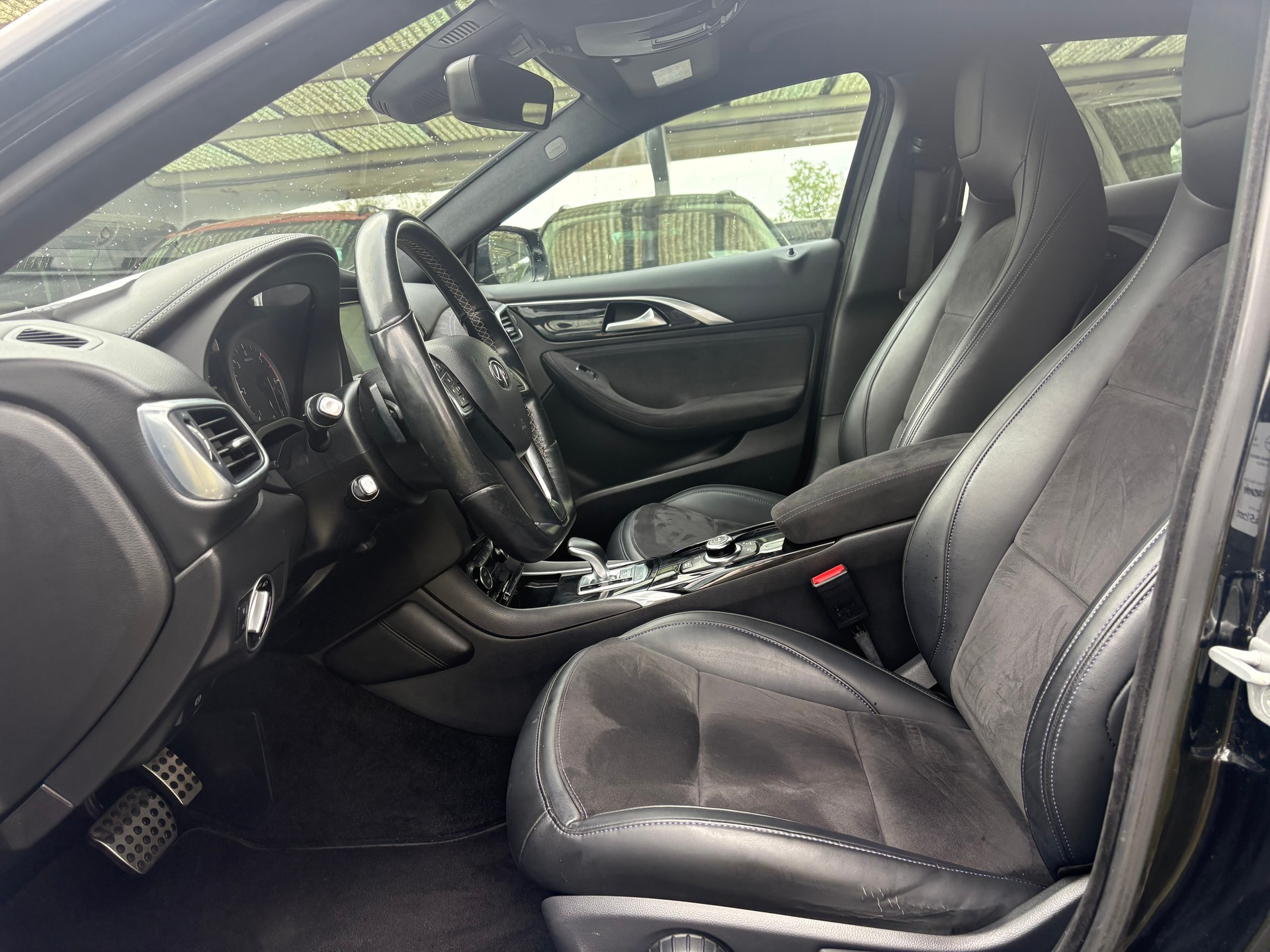 INFINITI Q30 2.2d City Black Edition AWD DCT-image-7