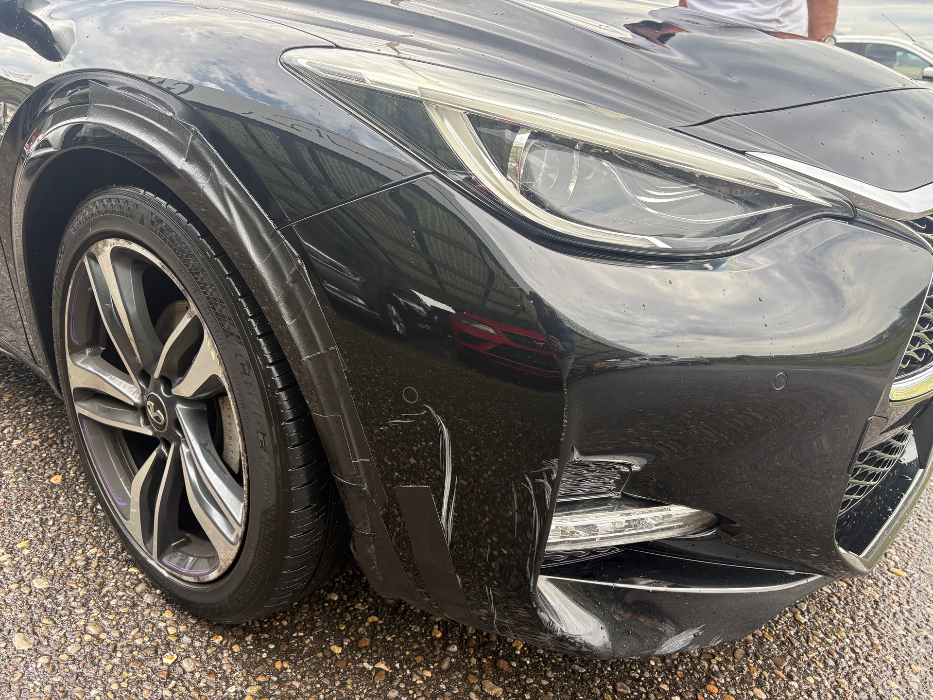 INFINITI Q30 2.2d City Black Edition AWD DCT-image-15