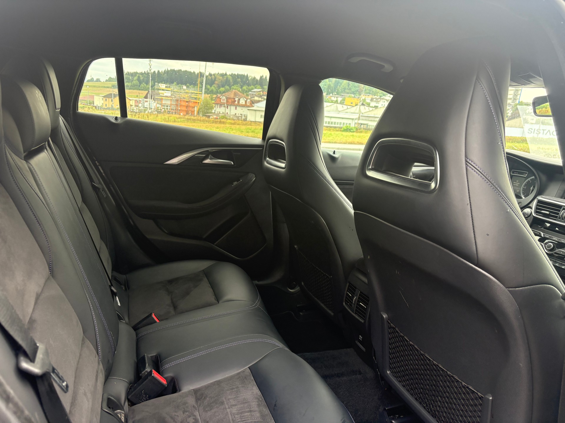INFINITI Q30 2.2d City Black Edition AWD DCT-image-10