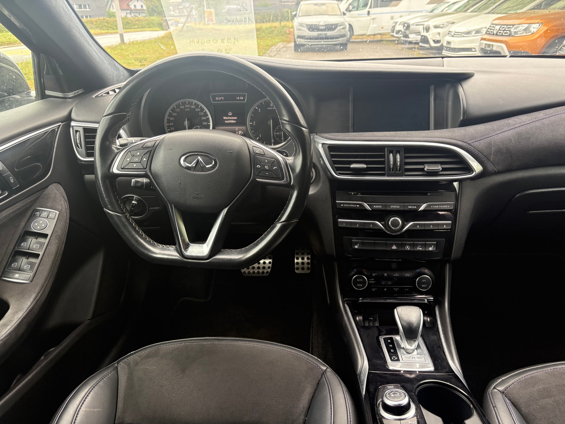 INFINITI Q30 2.2d City Black Edition AWD DCT-image-14