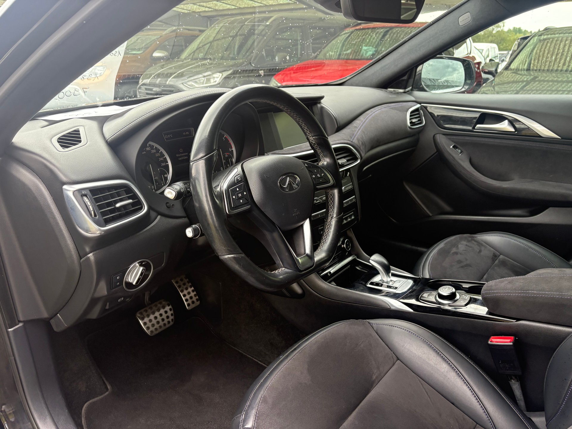 INFINITI Q30 2.2d City Black Edition AWD DCT-image-6