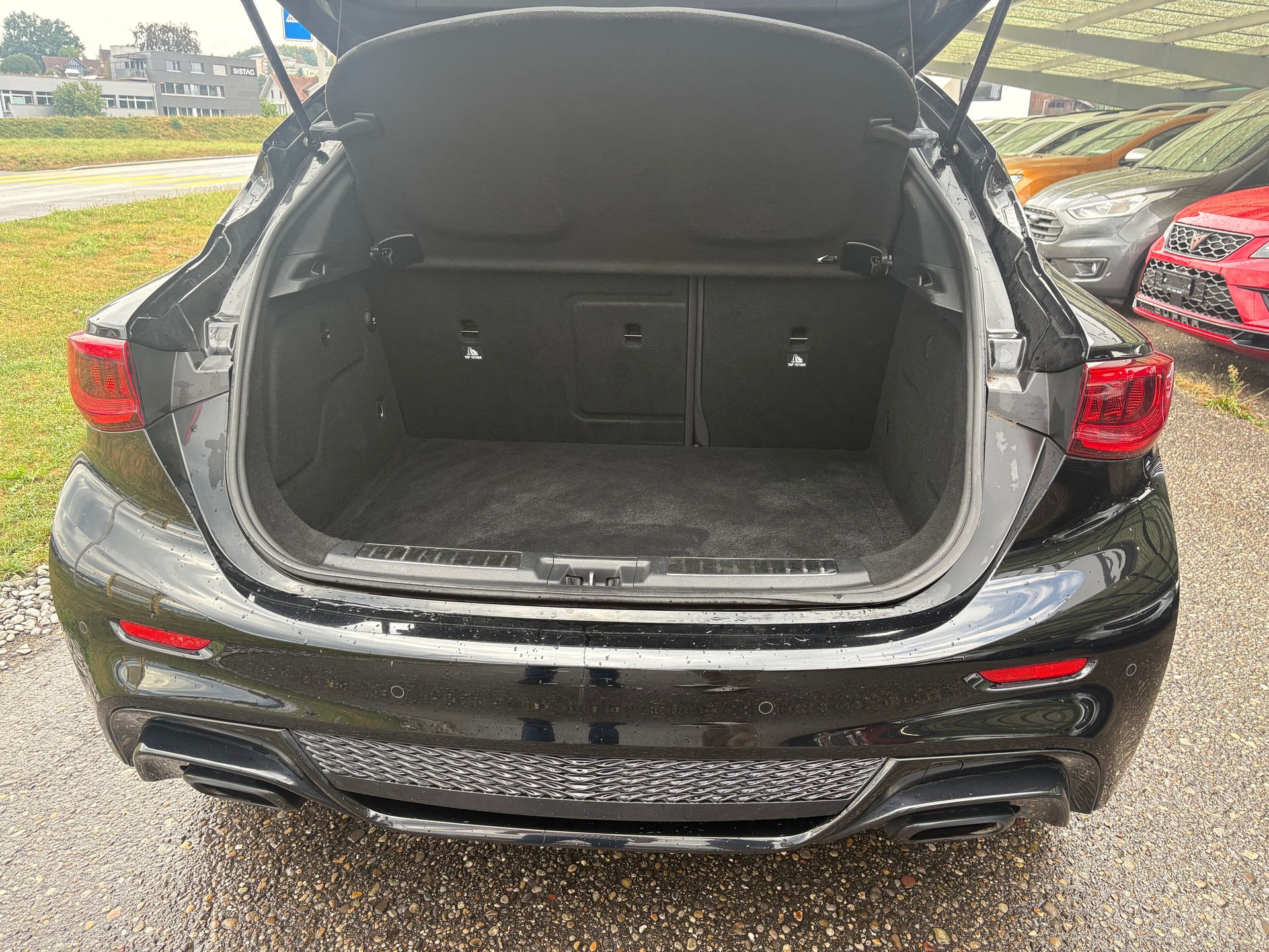 INFINITI Q30 2.2d City Black Edition AWD DCT-image-9