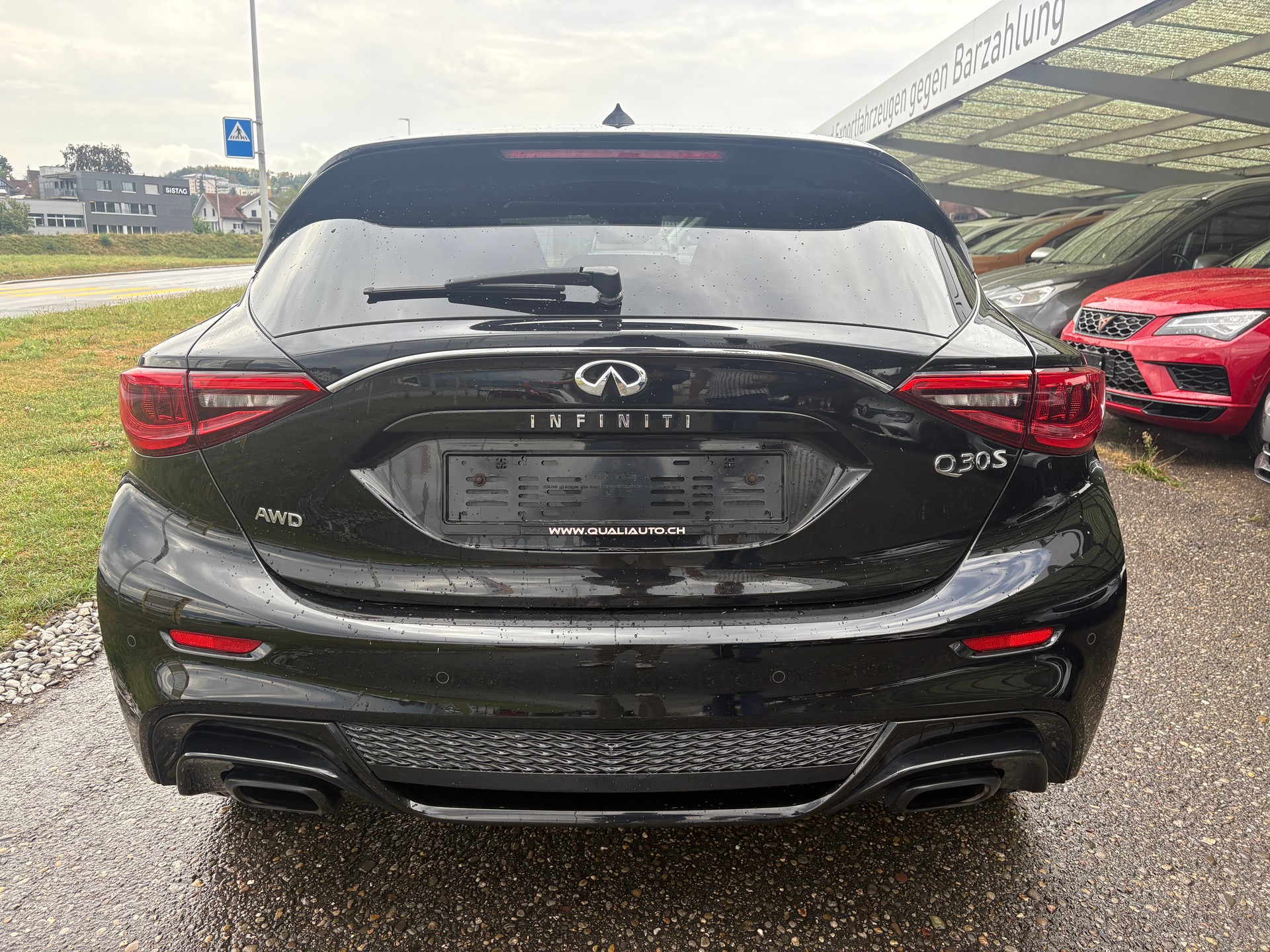 INFINITI Q30 2.2d City Black Edition AWD DCT-image-4