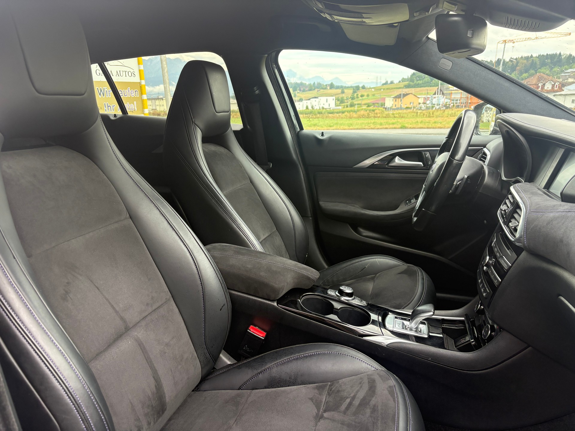 INFINITI Q30 2.2d City Black Edition AWD DCT-image-12