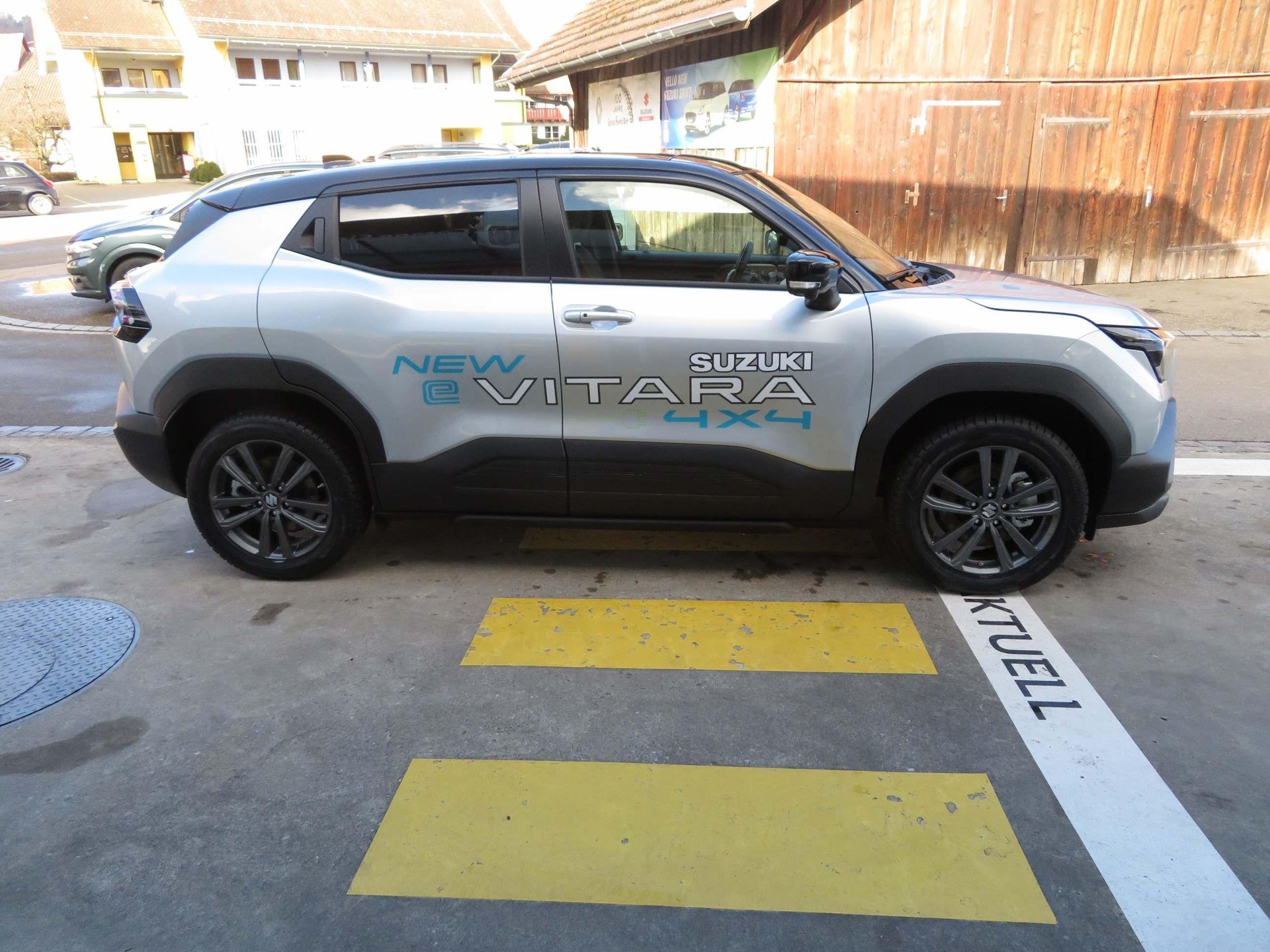 SUZUKI e Vitara Compact Top 4x4-image-4