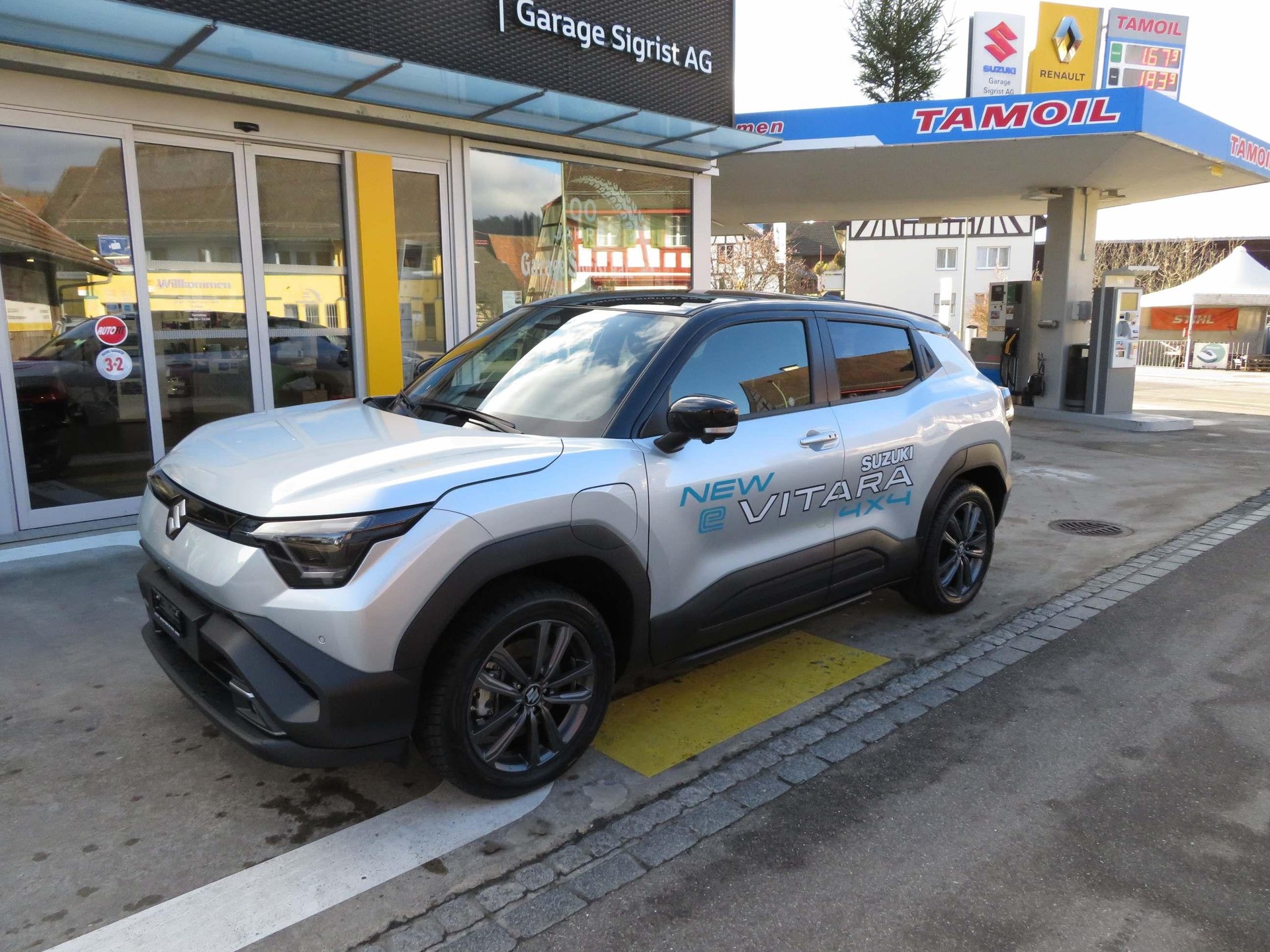 SUZUKI e Vitara Compact Top 4x4-image-1