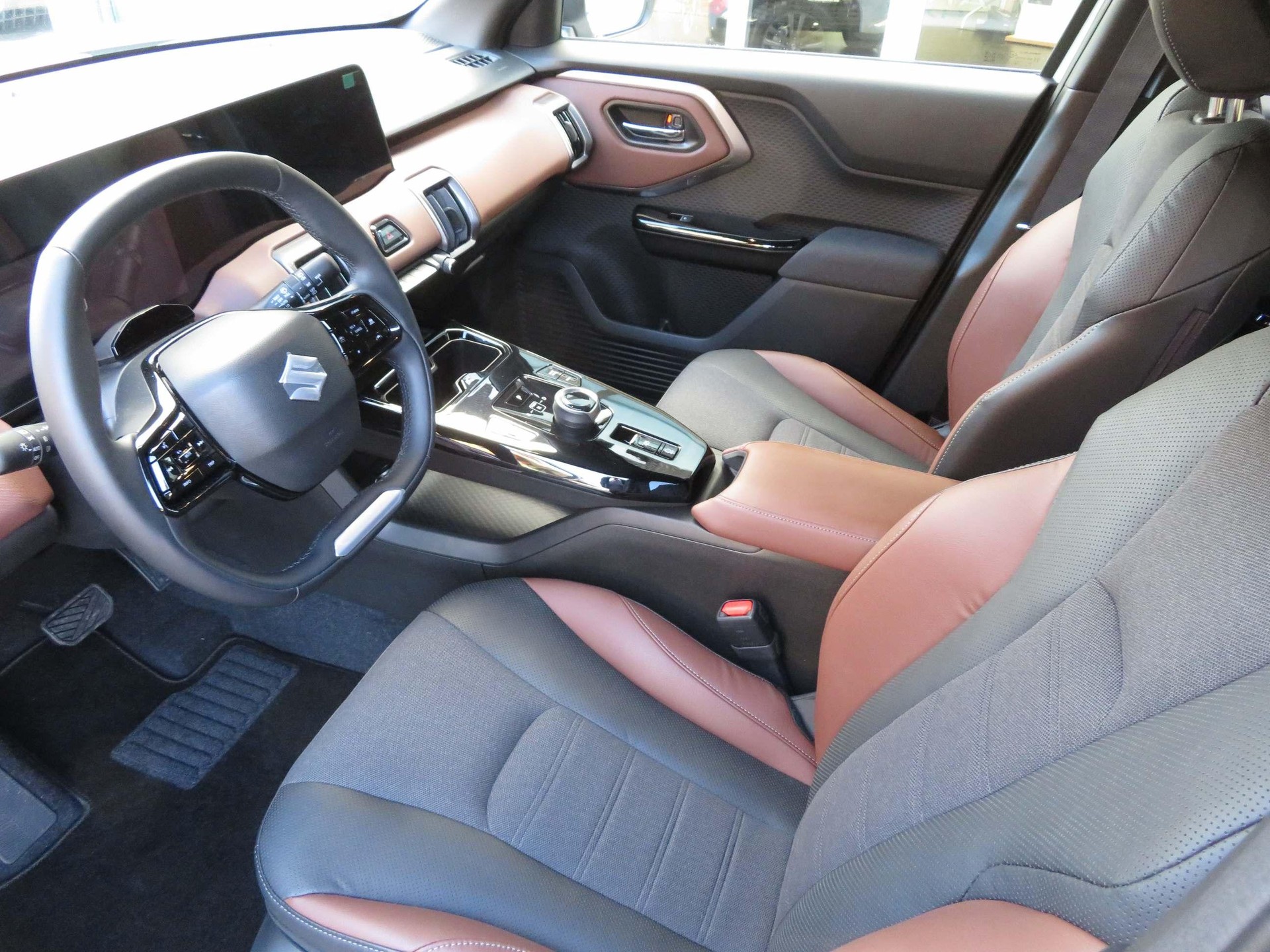 SUZUKI e Vitara Compact Top 4x4-image-7