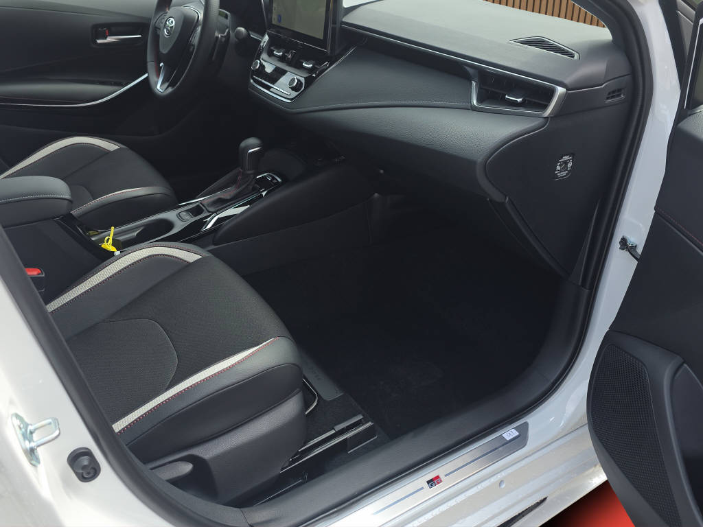 TOYOTA Corolla Touring Sports 2.0 HSD GR-Sport + e-CVT Automat-image-13